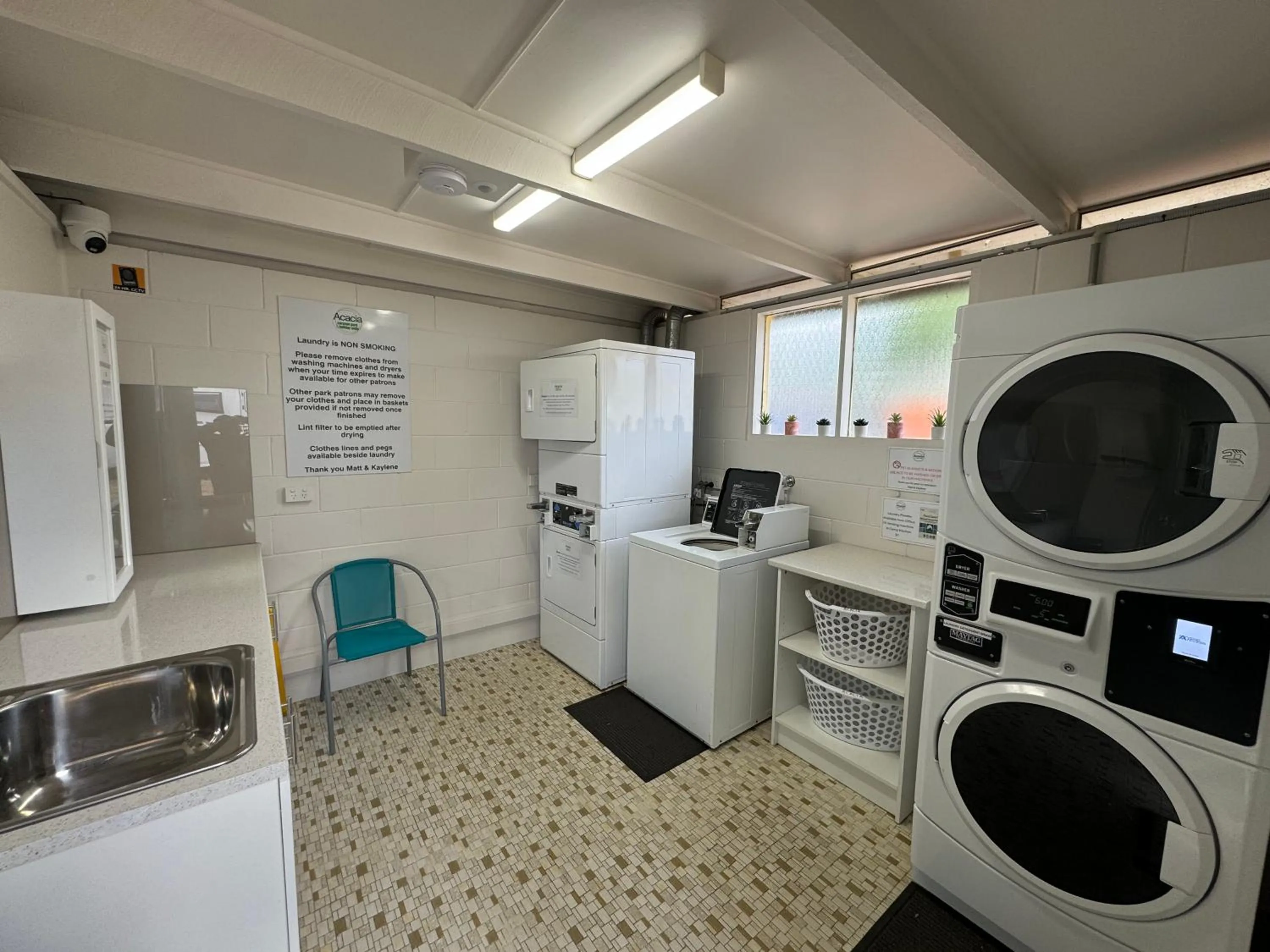 laundry in Acacia Caravan Park & Holiday Units