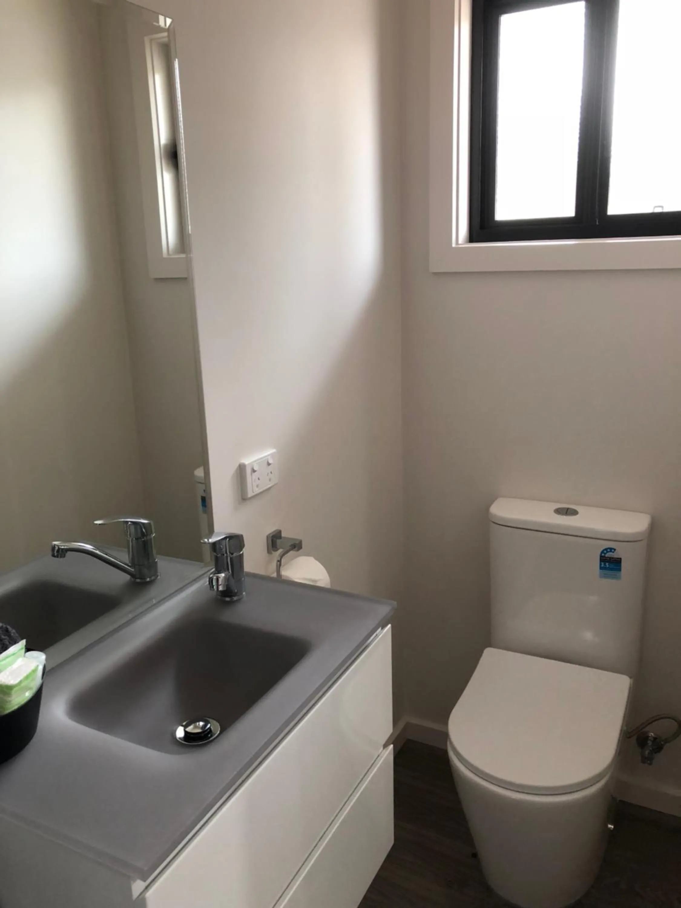 Bathroom in Acacia Caravan Park & Holiday Units