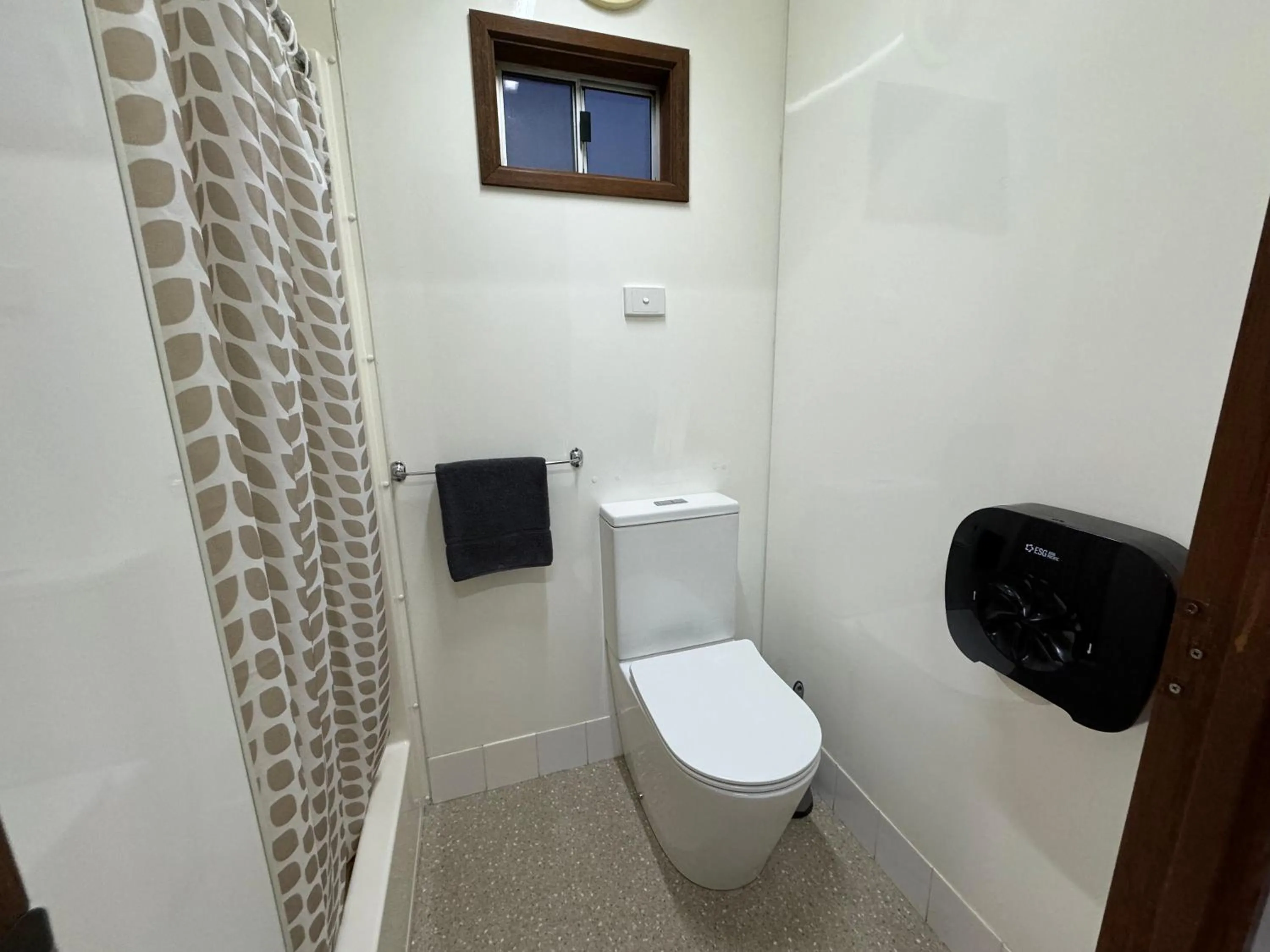 Toilet in Acacia Caravan Park & Holiday Units