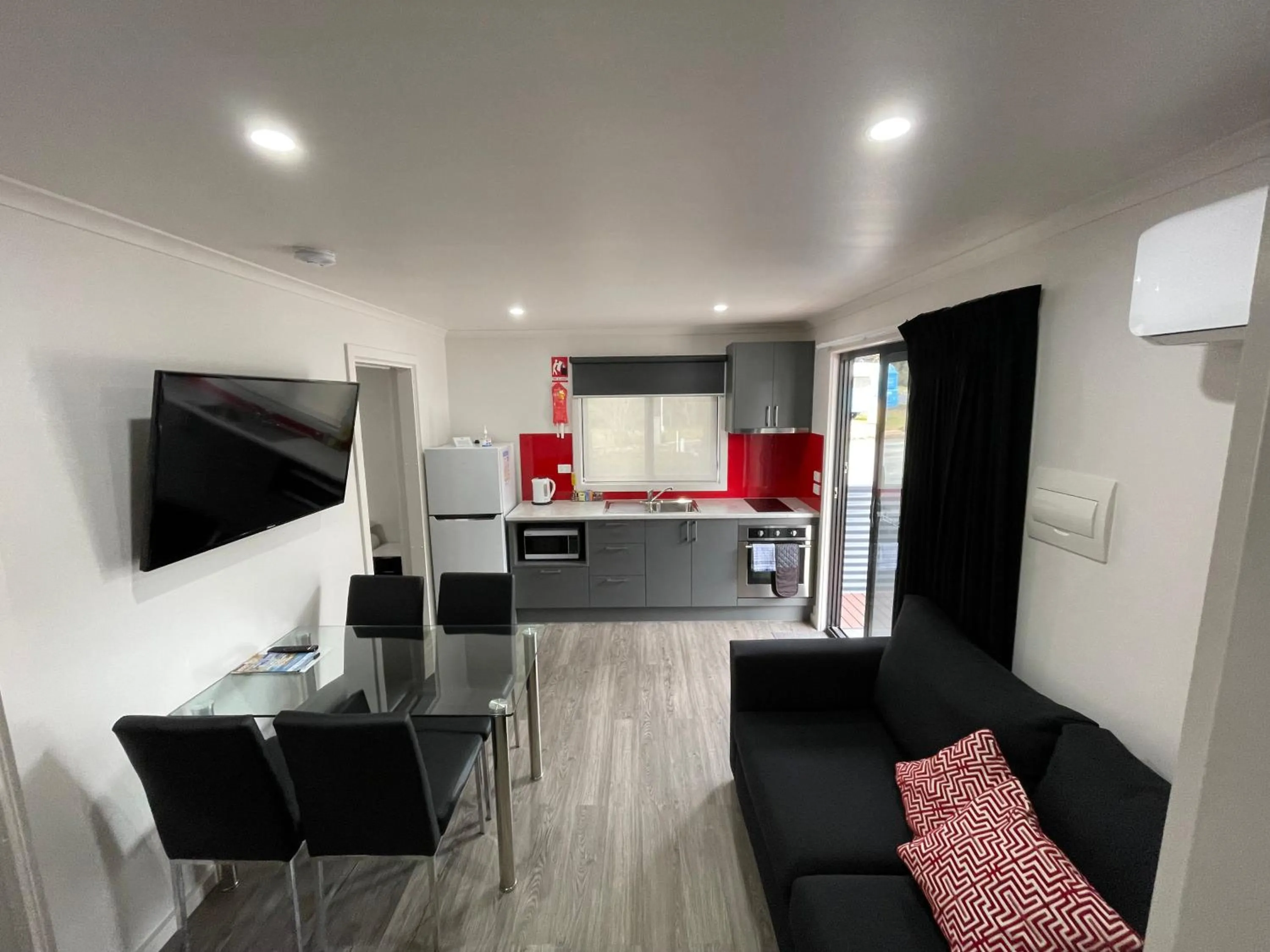 Kitchen or kitchenette in Acacia Caravan Park & Holiday Units