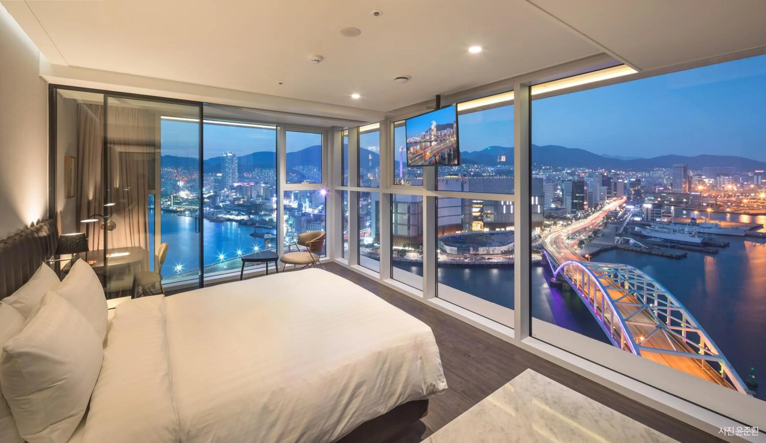 Bed in Lavalse Hotel