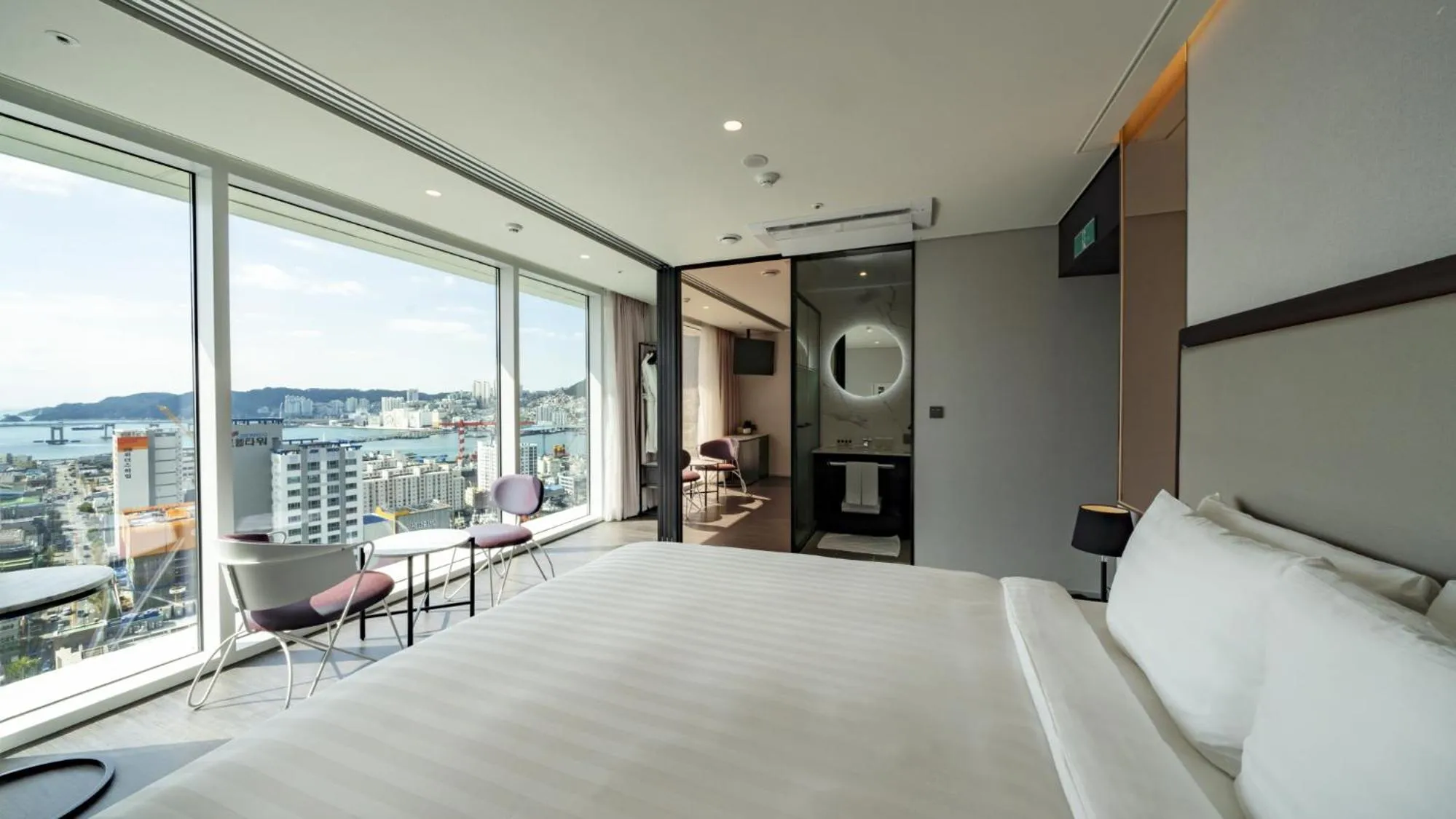 Bed in Lavalse Hotel