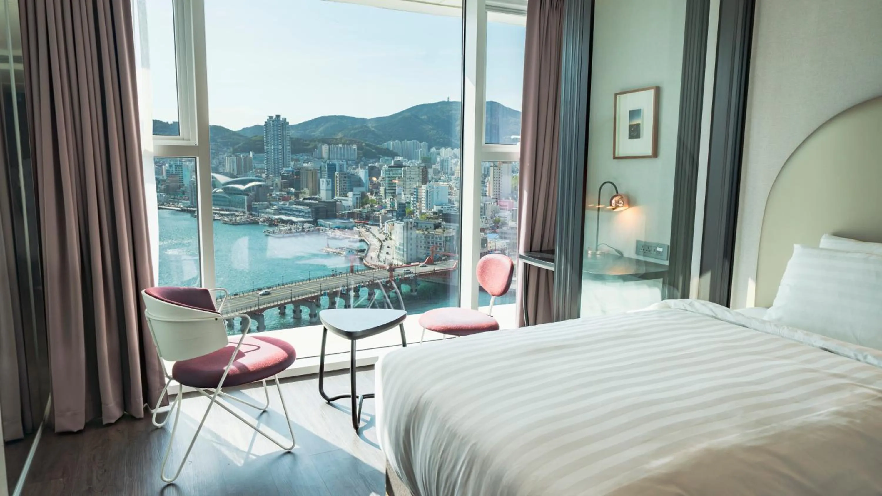 Bed in Lavalse Hotel