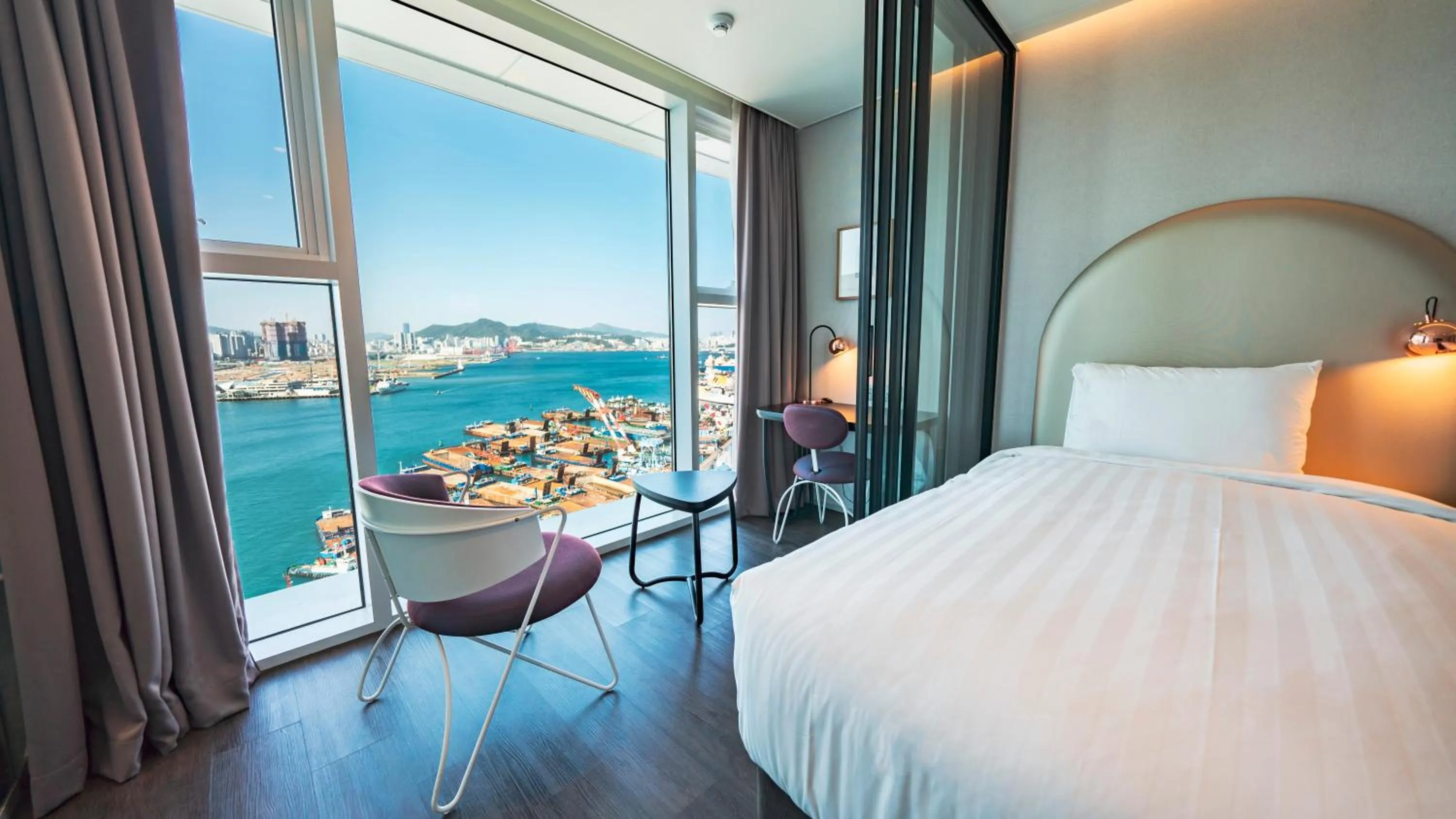 Bed in Lavalse Hotel