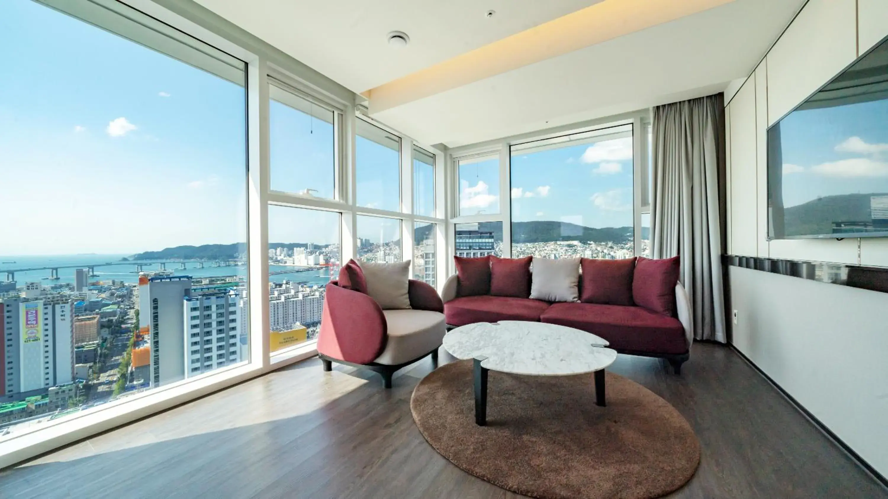 Suite with Partial Ocean View in Lavalse Hotel Suite with Partial Ocean View in Lavalse Hotel