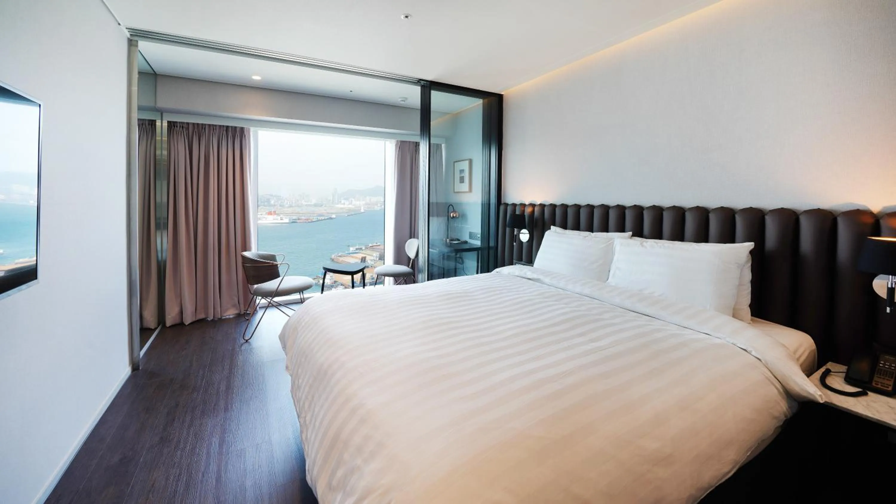 Bed in Lavalse Hotel