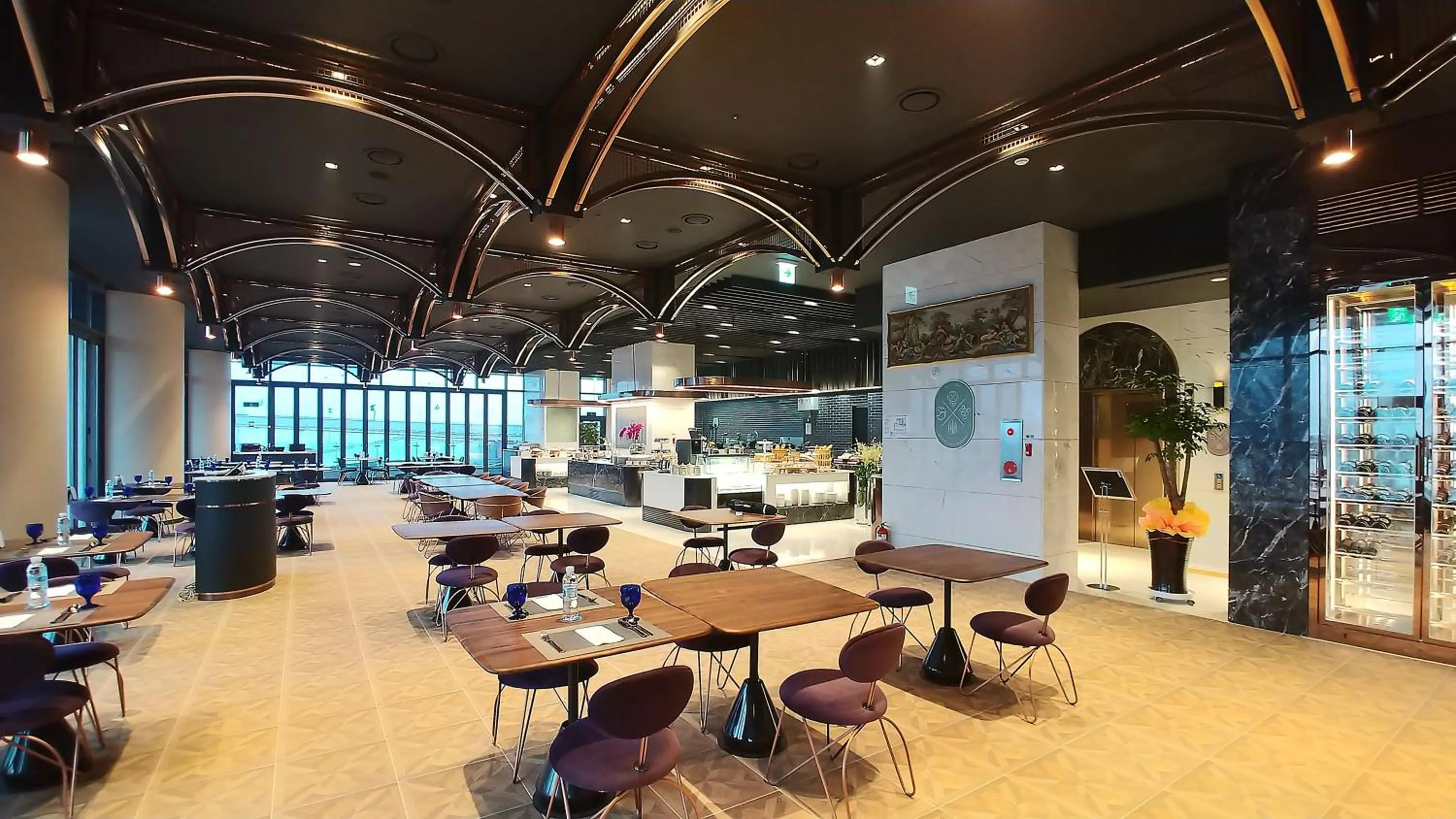 Restaurant/places to eat in Lavalse Hotel