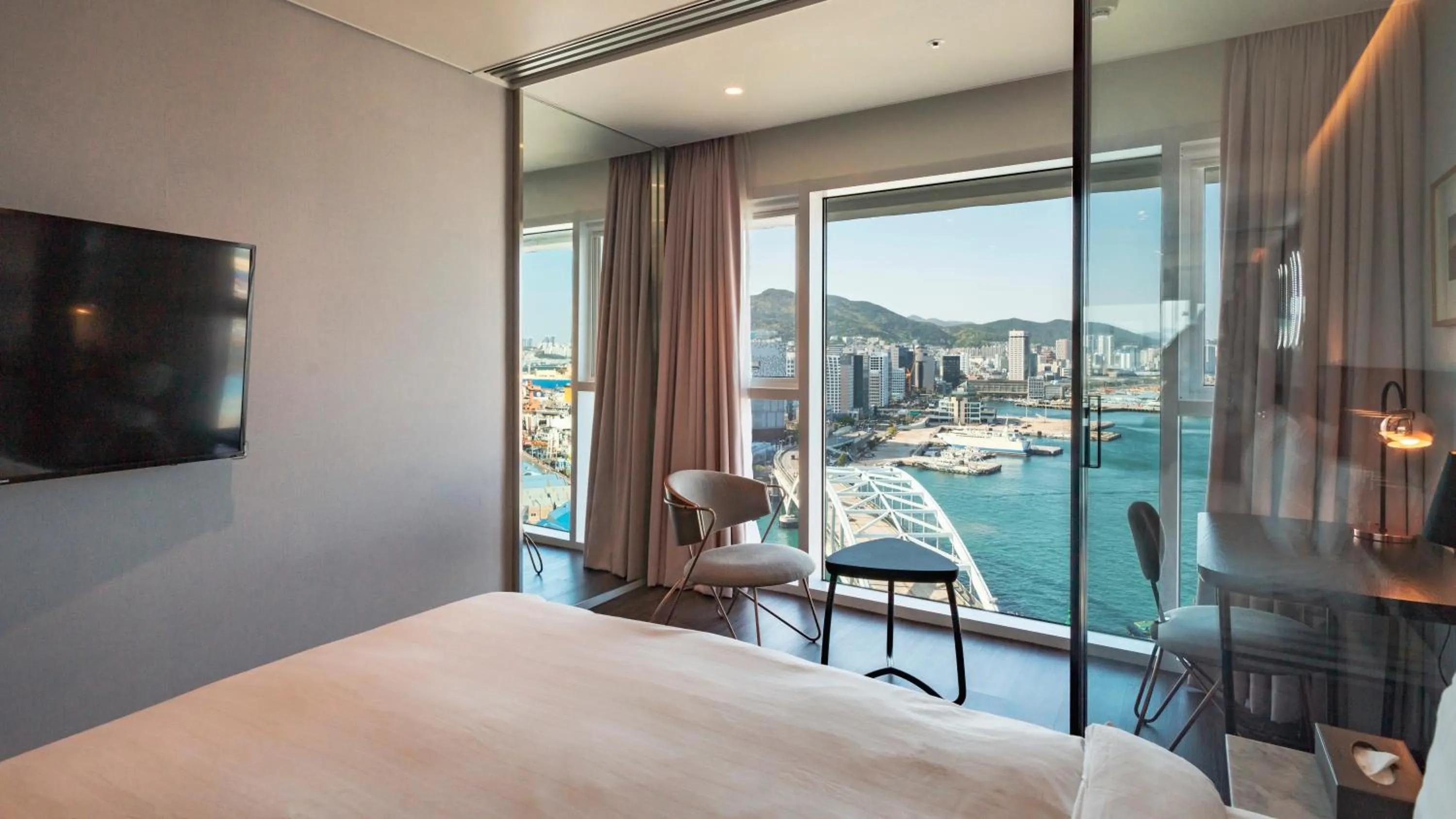 Bed in Lavalse Hotel