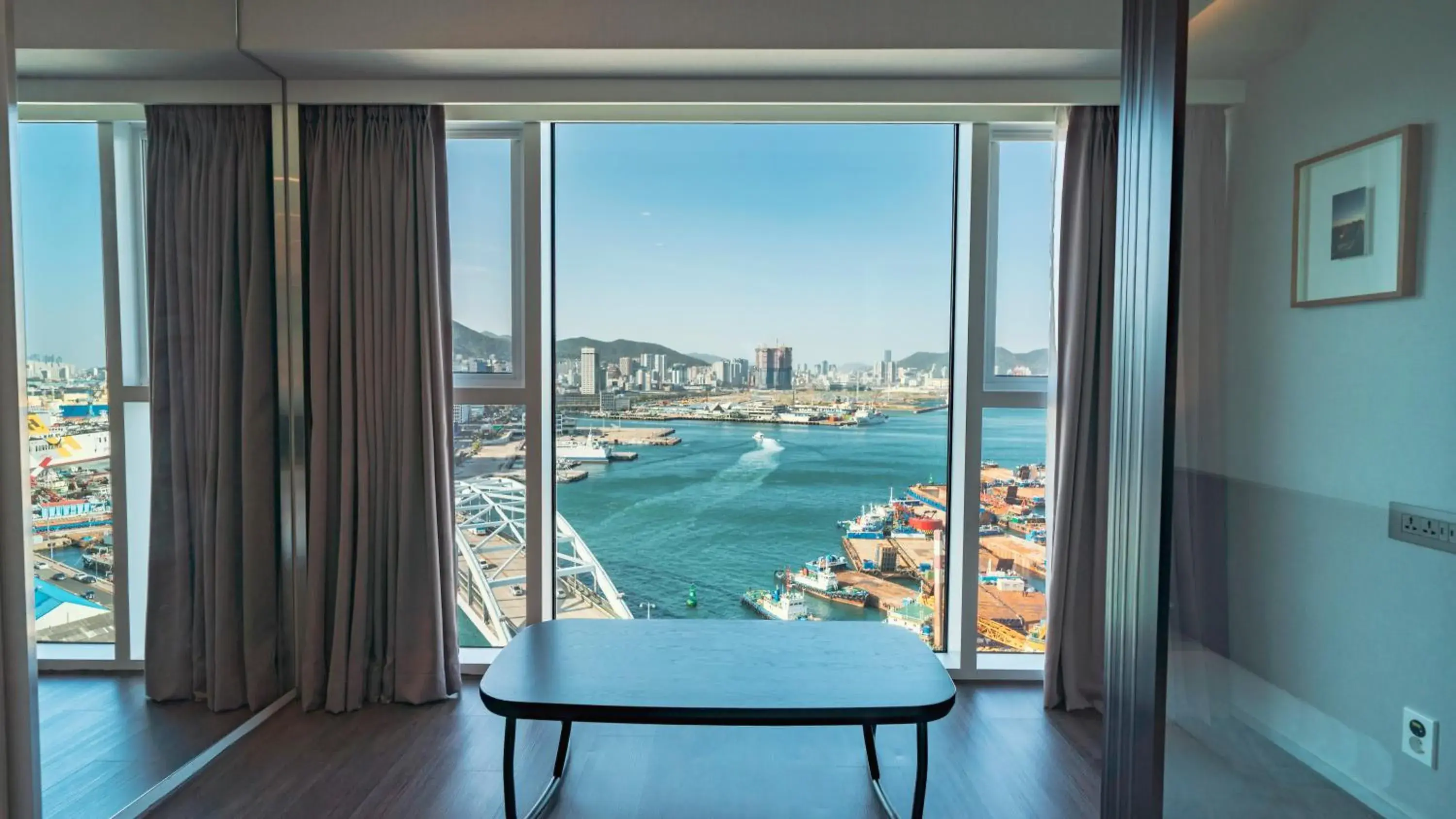 Korean-style Room with Ocean View in Lavalse Hotel Korean-style Room with Ocean View in Lavalse Hotel