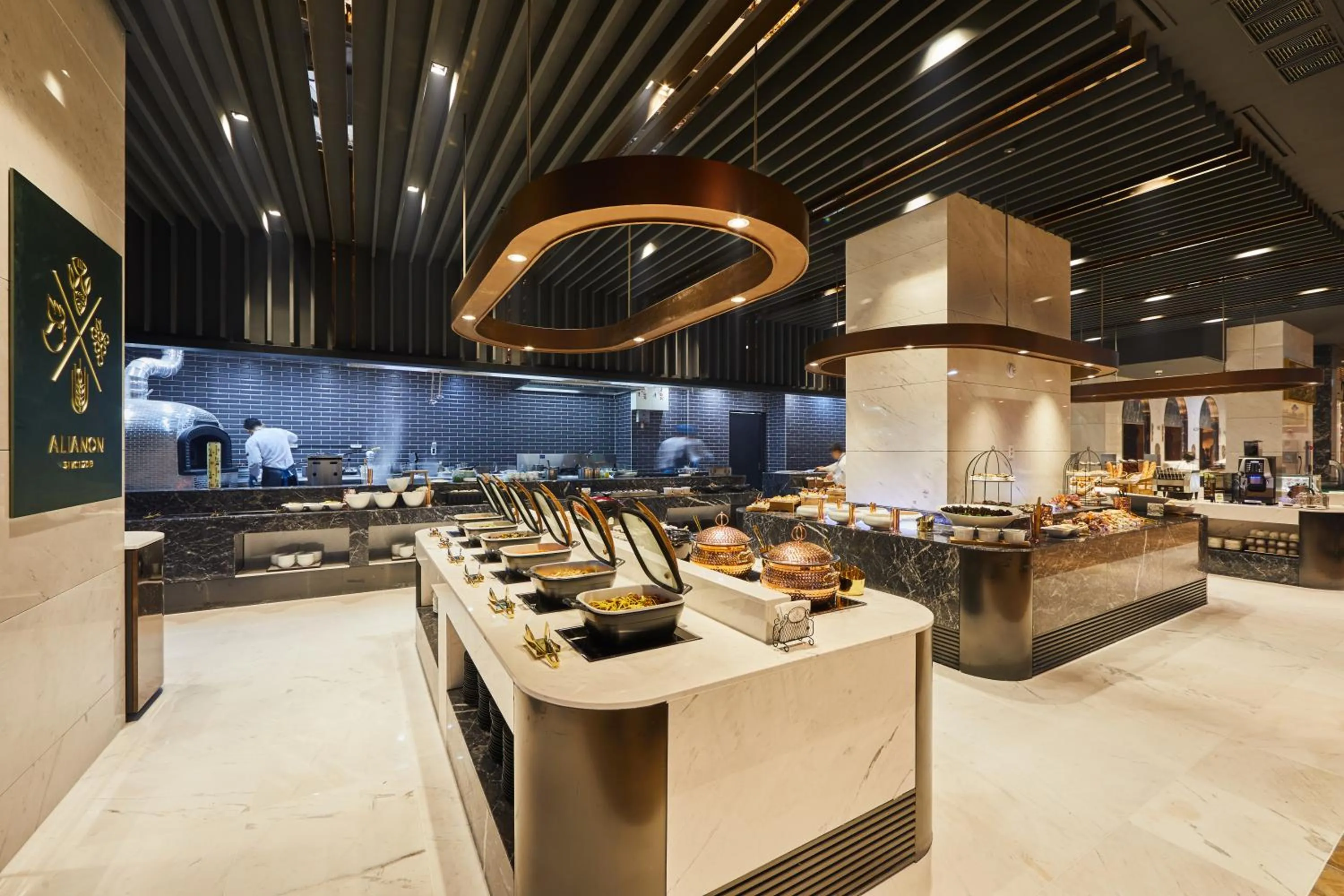 Restaurant/places to eat in Lavalse Hotel