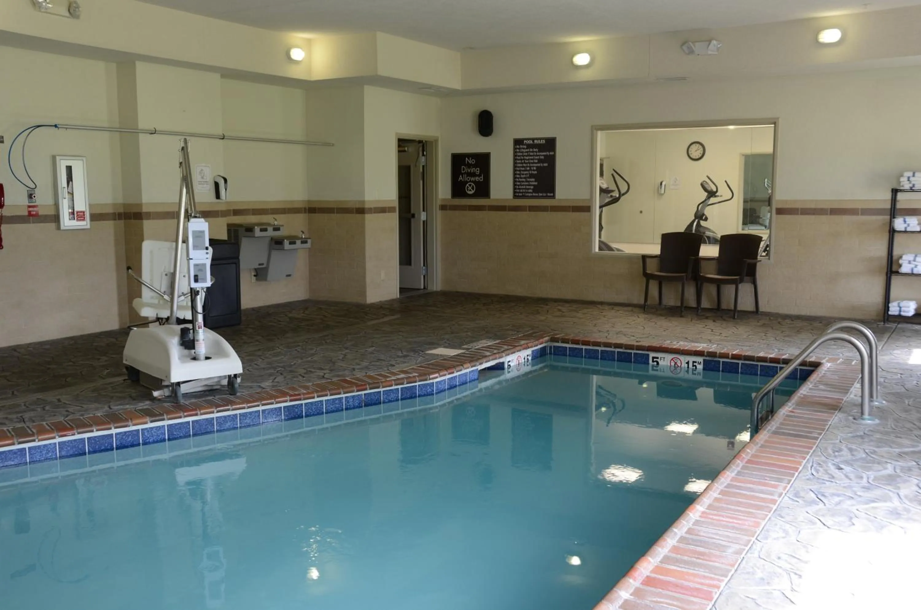 Swimming pool in Sleep Inn & Suites Cave City
