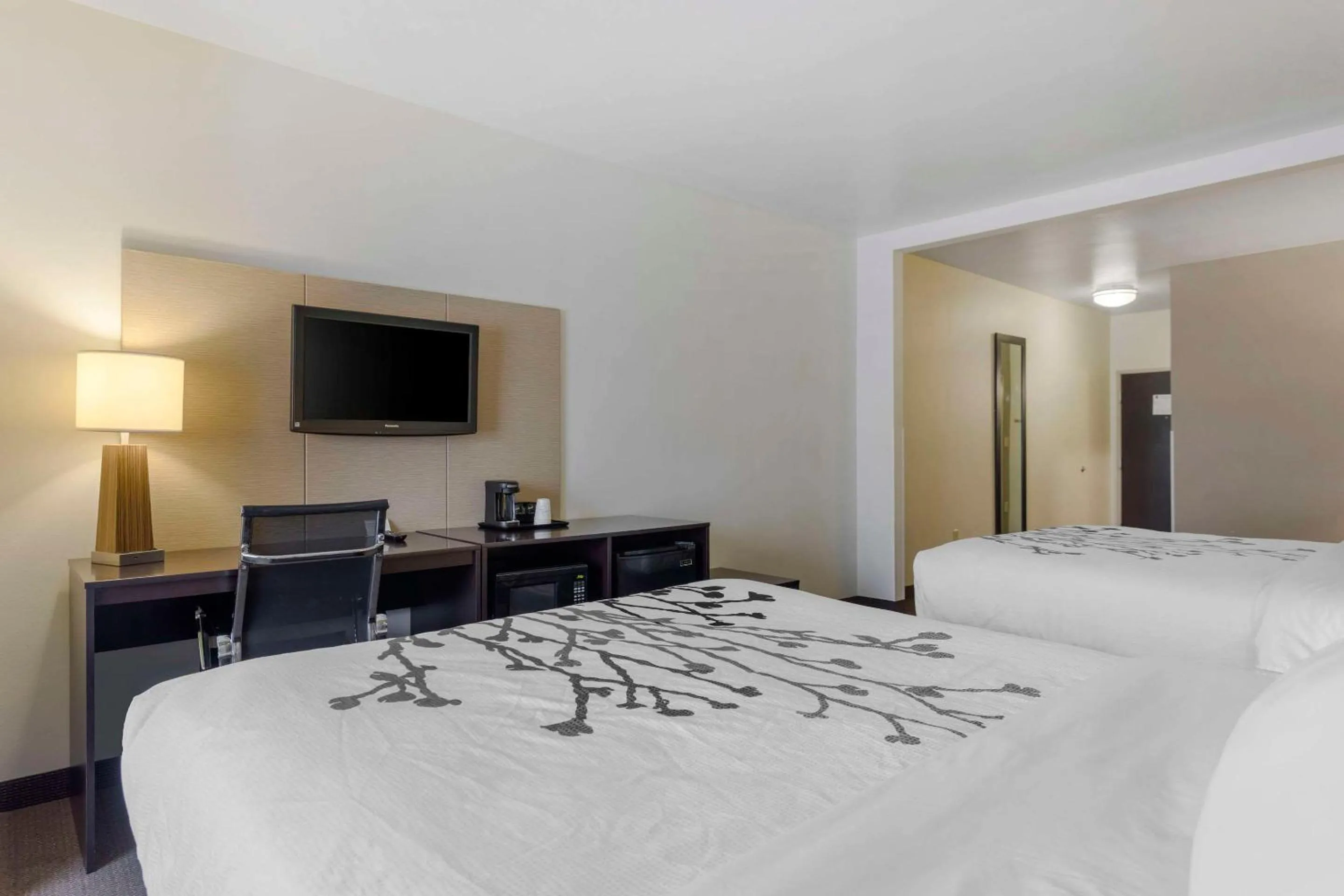 Bedroom, Bed in Sleep Inn & Suites Cave City