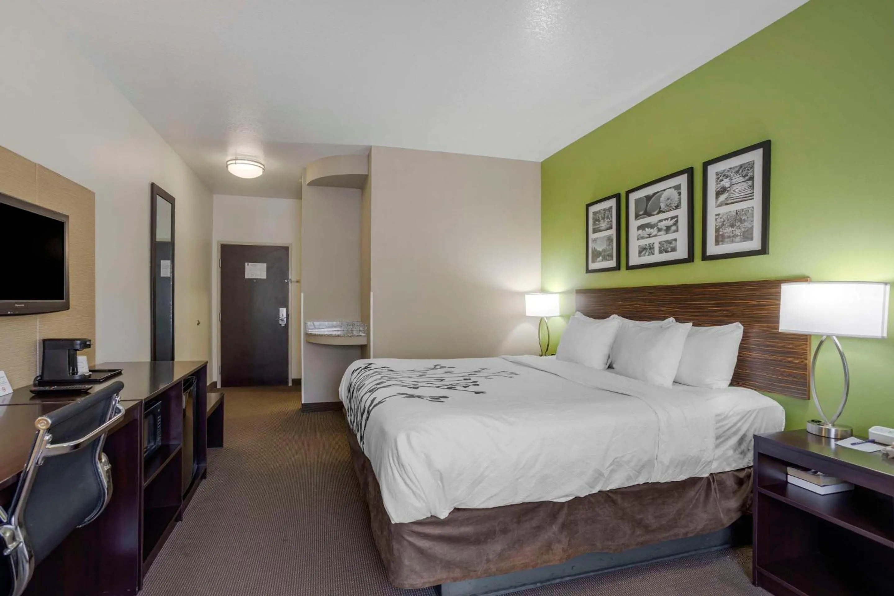 Bedroom, Bed in Sleep Inn & Suites Cave City