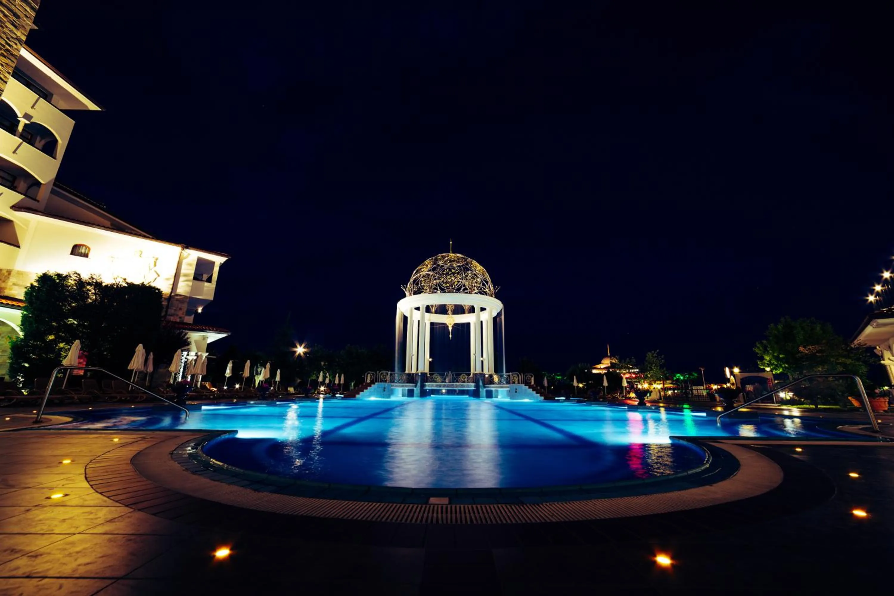 Decorative detail in Helena Sands