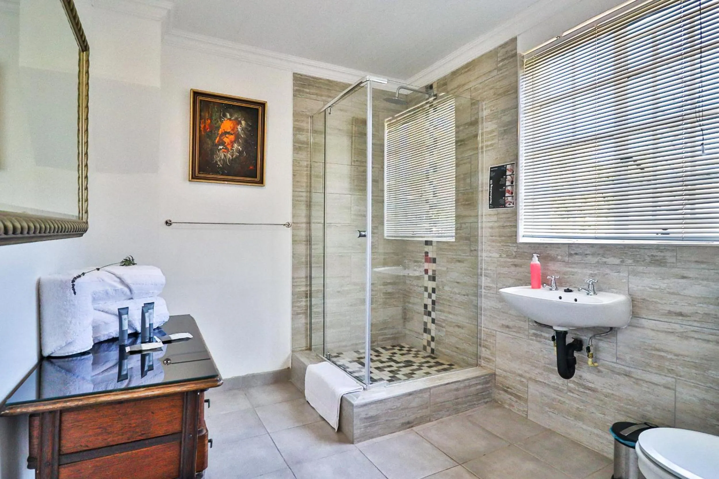 Bathroom in Sunbury Bed and Breakfast