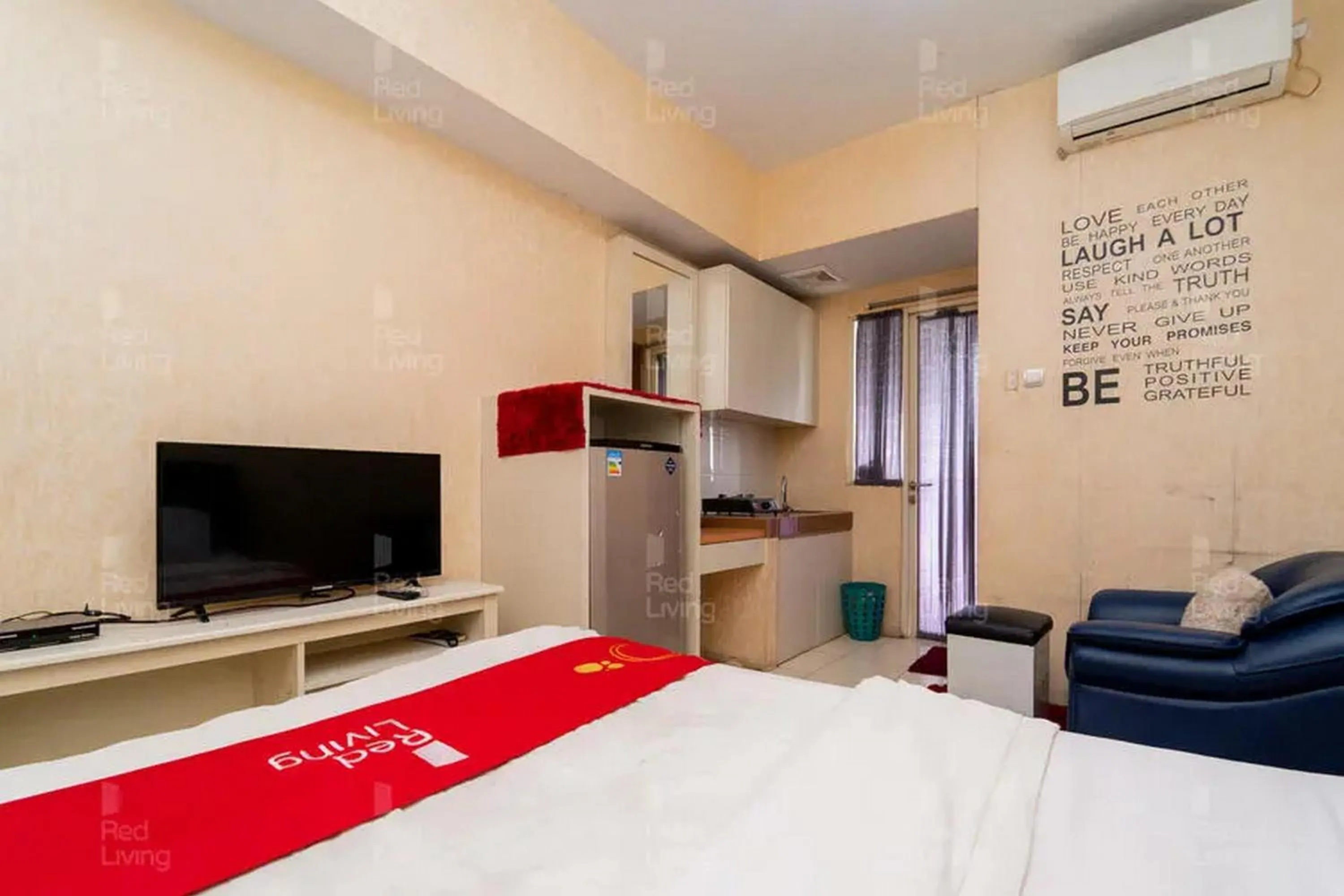 Bedroom, Bed in RedLiving Apartemen Green Lake View Ciputat - Pelangi Rooms 2 Tower E