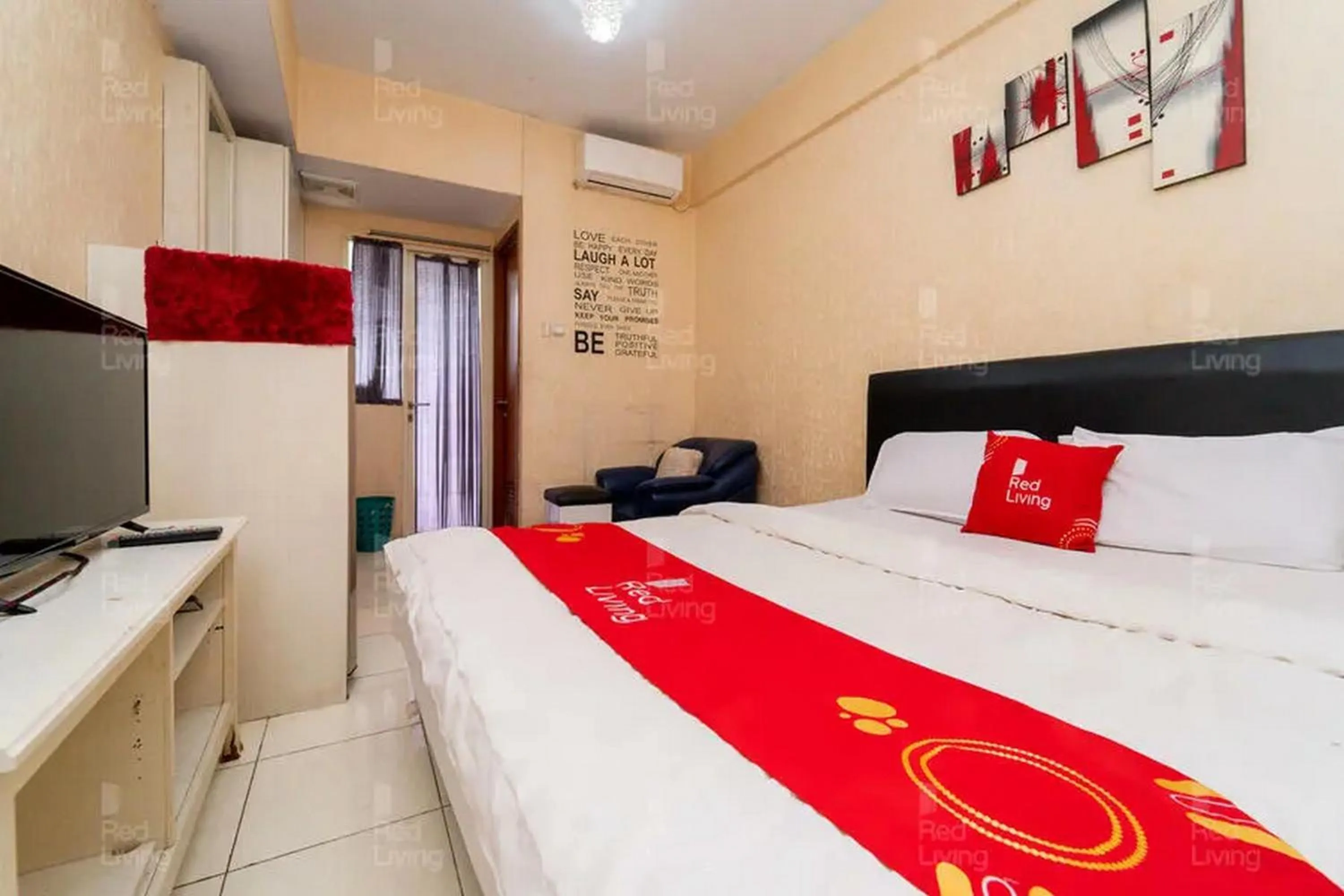 Bedroom, Bed in RedLiving Apartemen Green Lake View Ciputat - Pelangi Rooms 2 Tower E