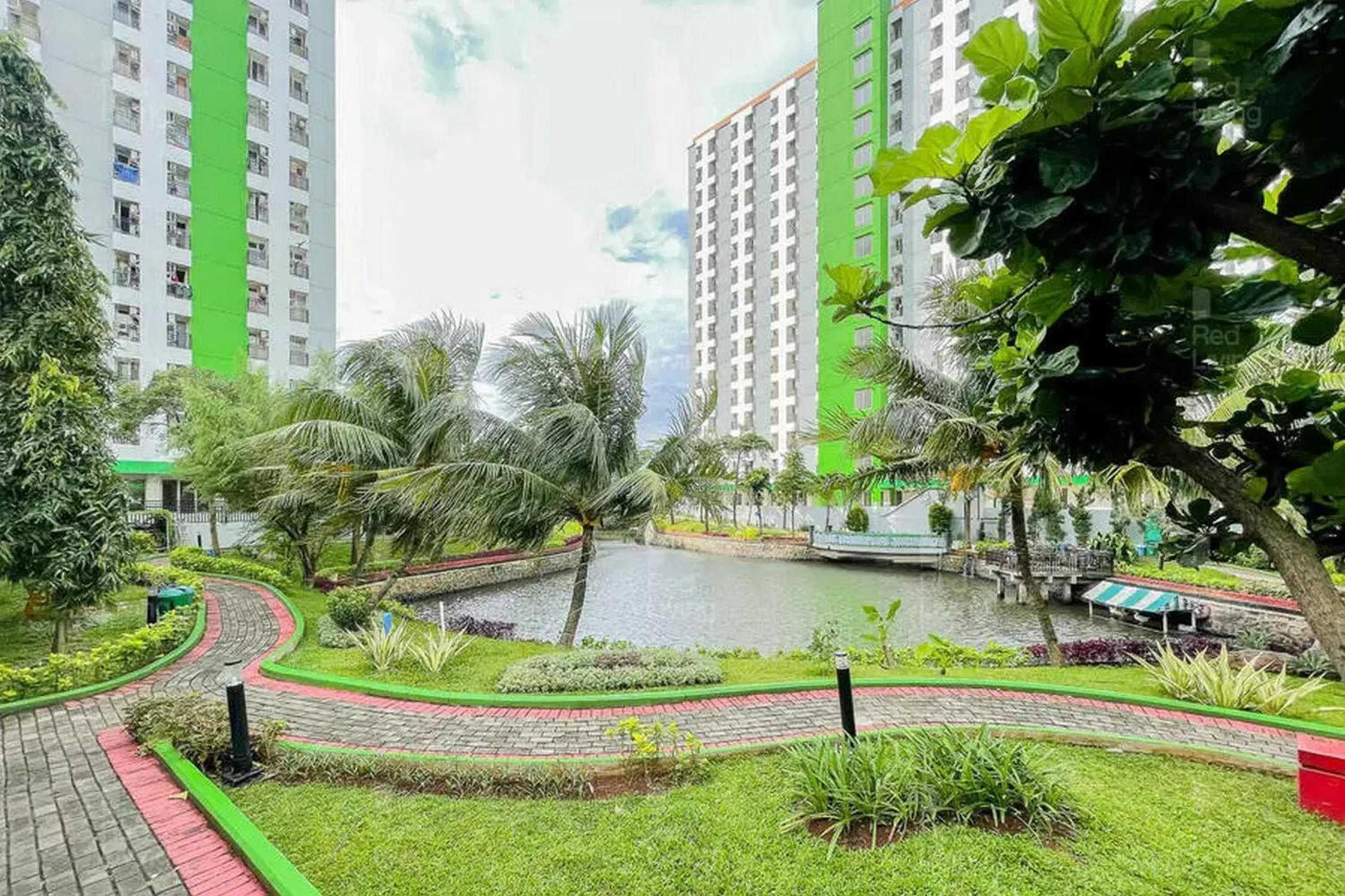 Property building in RedLiving Apartemen Green Lake View Ciputat - Pelangi Rooms 2 Tower E
