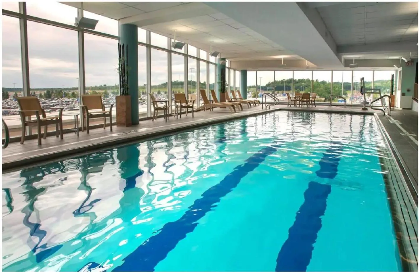 Swimming pool in Hyatt Regency Pittsburgh International Airport