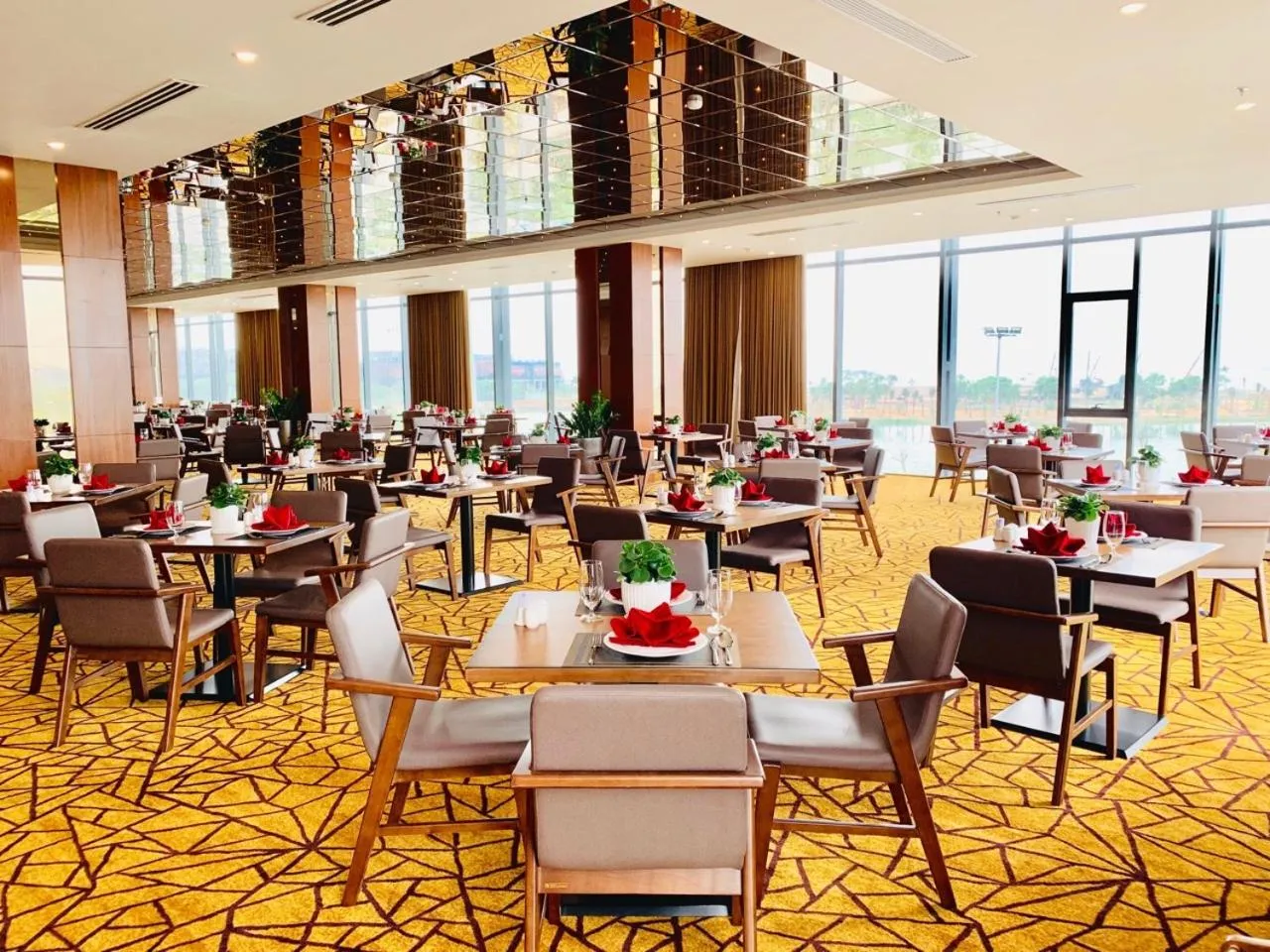 Restaurant/places to eat in Central Luxury Hạ Long Hotel