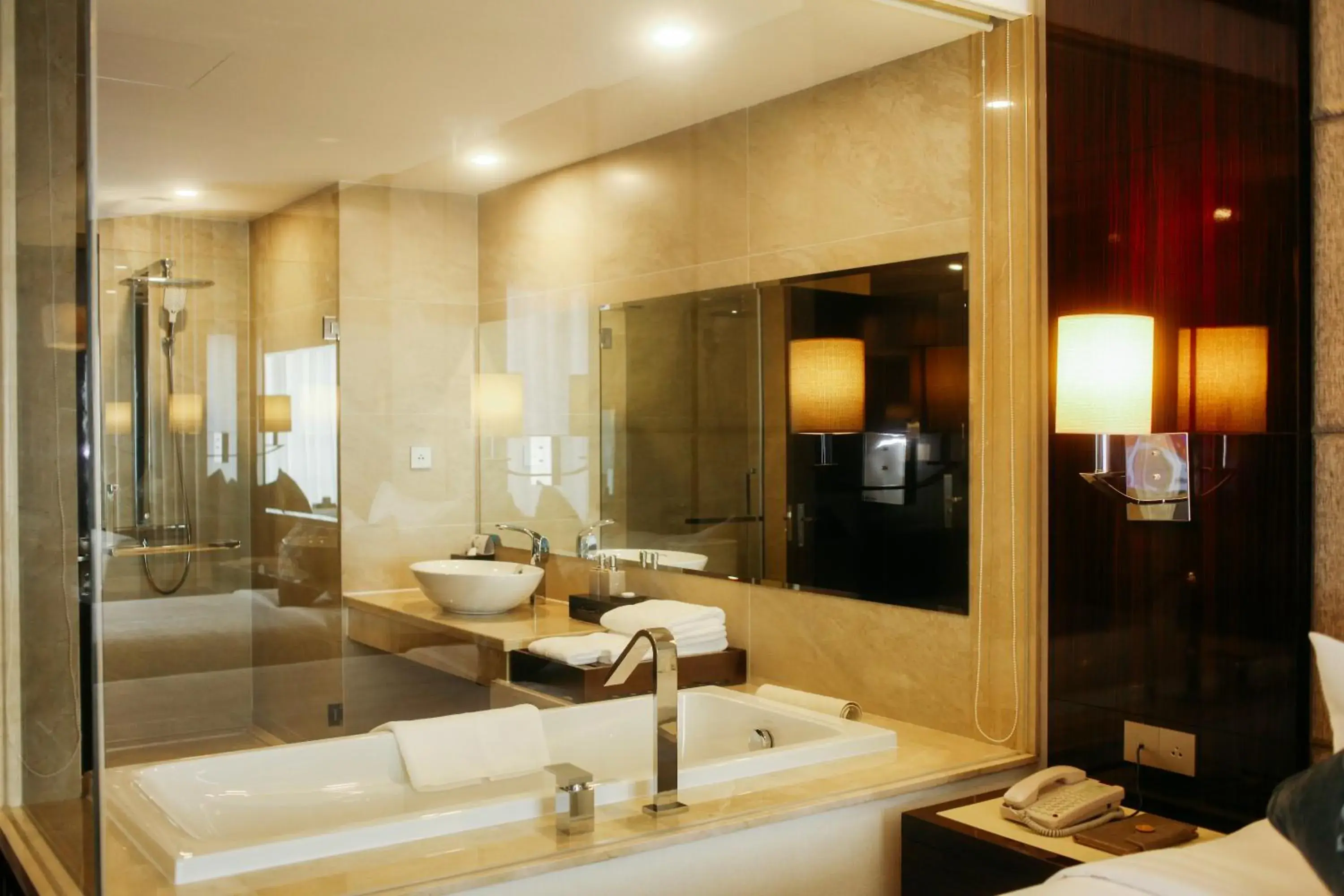 Twin Room with Sea View in Central Luxury Hạ Long Hotel Twin Room with Sea View in Central Luxury Hạ Long Hotel