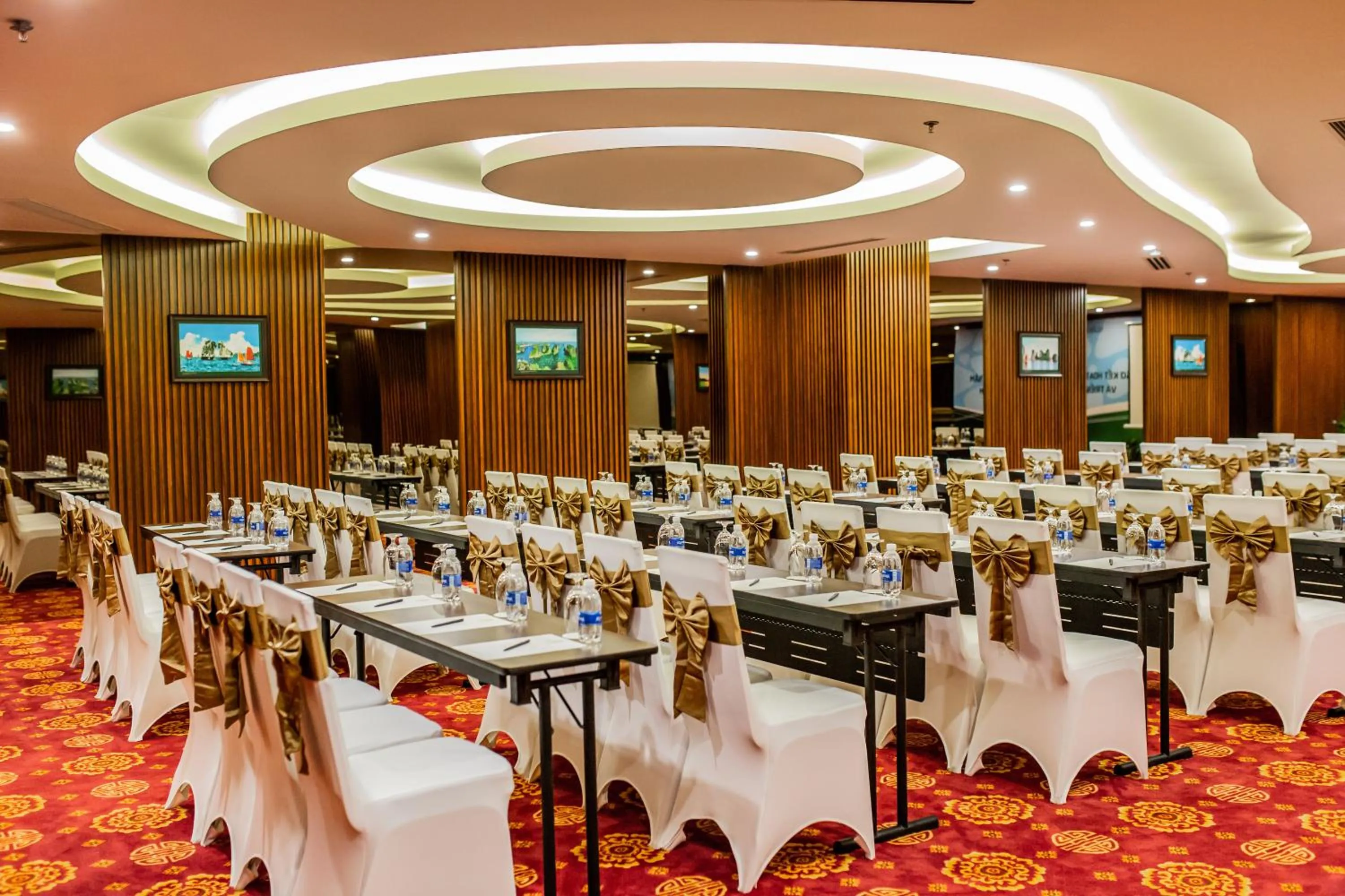 Business facilities in Central Luxury Hạ Long Hotel
