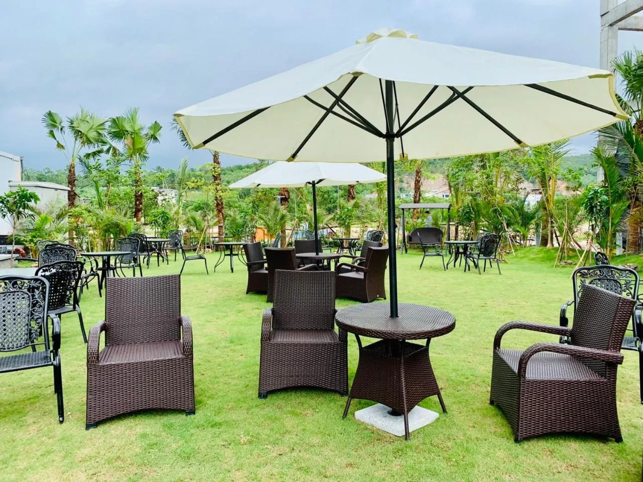 BBQ facilities in Central Luxury Hạ Long Hotel