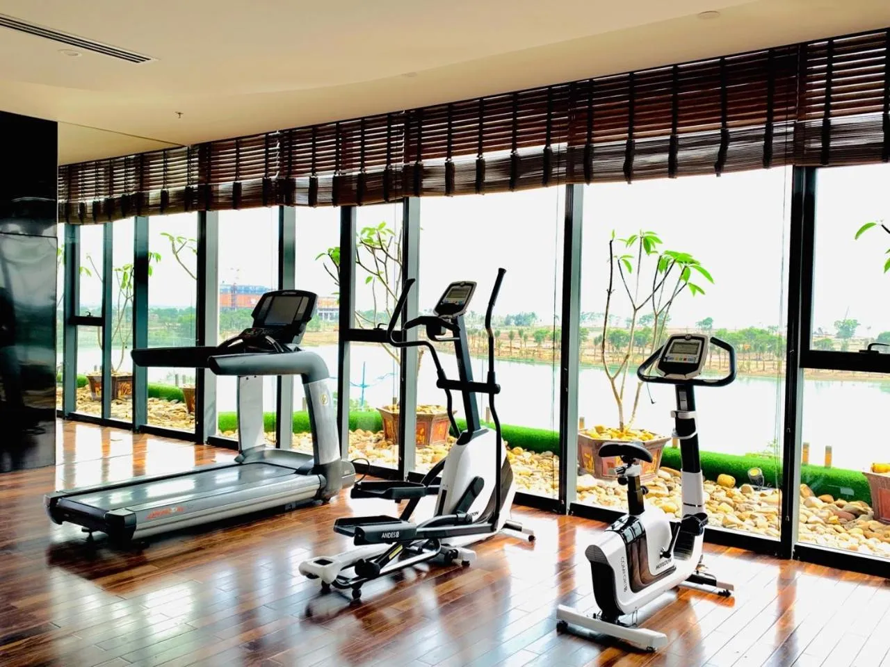 Fitness centre/facilities in Central Luxury Hạ Long Hotel