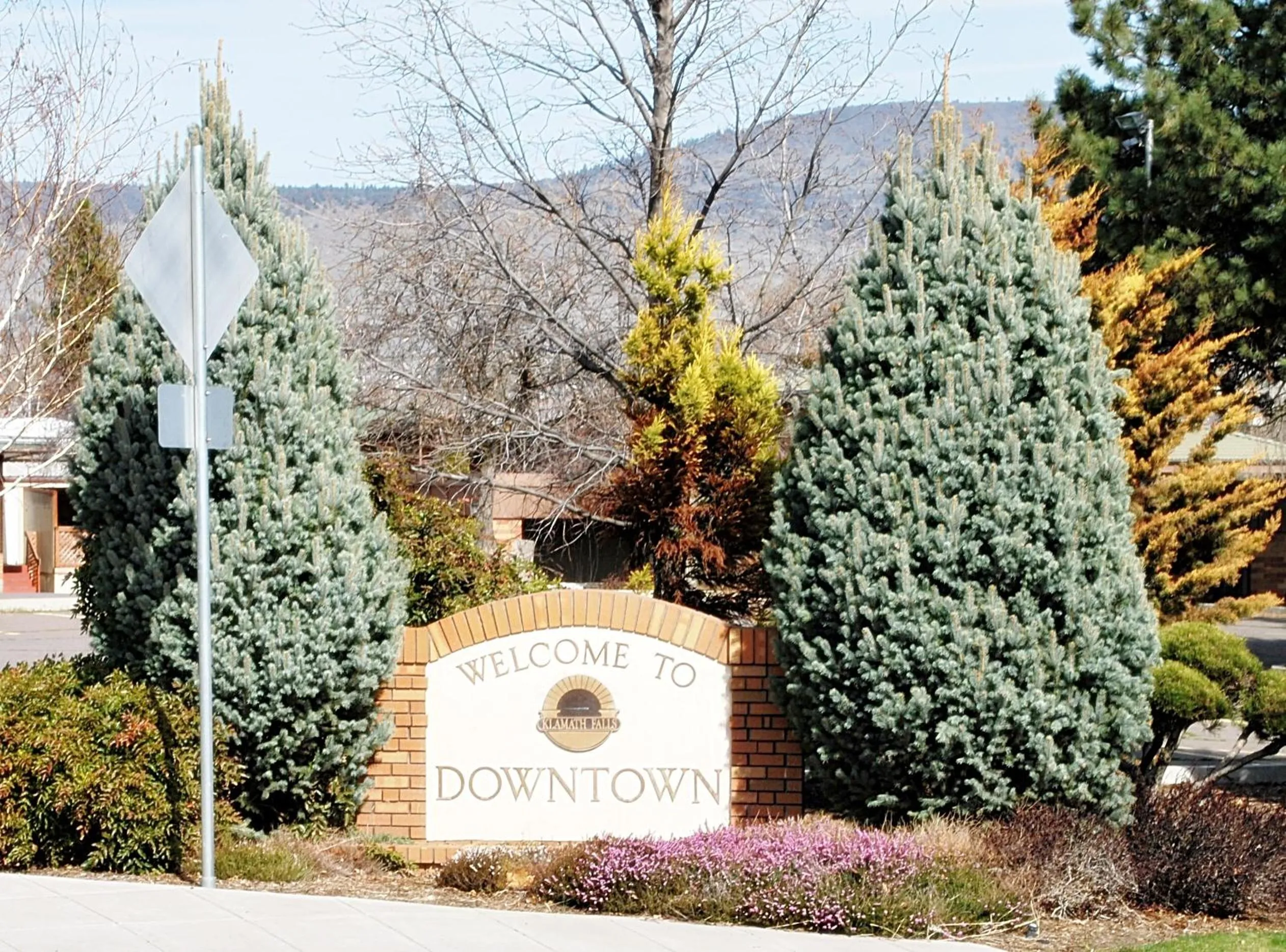 Property logo or sign in Travelodge by Wyndham Klamath Falls