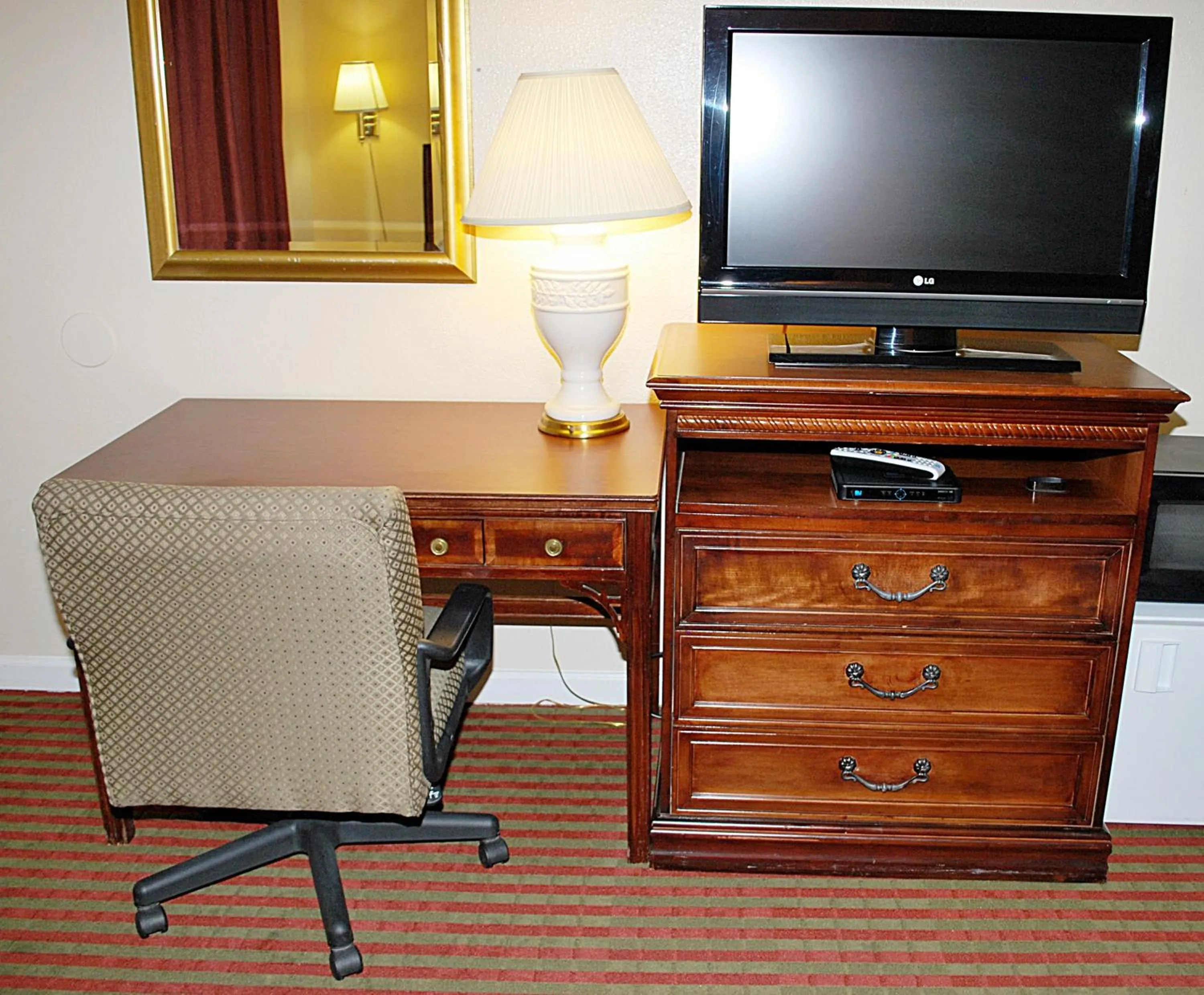 TV and multimedia in Travelodge by Wyndham Klamath Falls