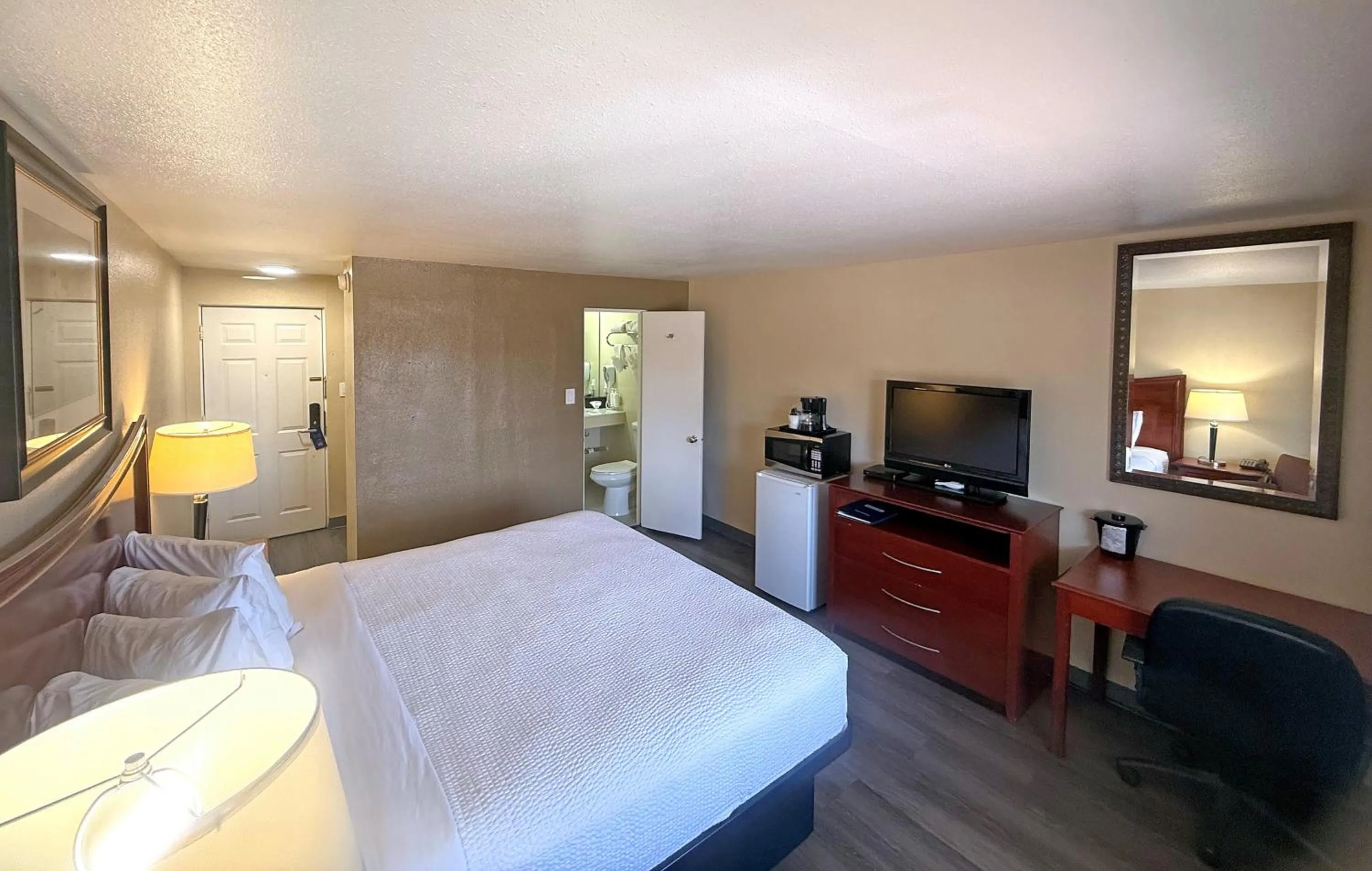 Bed in Travelodge by Wyndham Klamath Falls