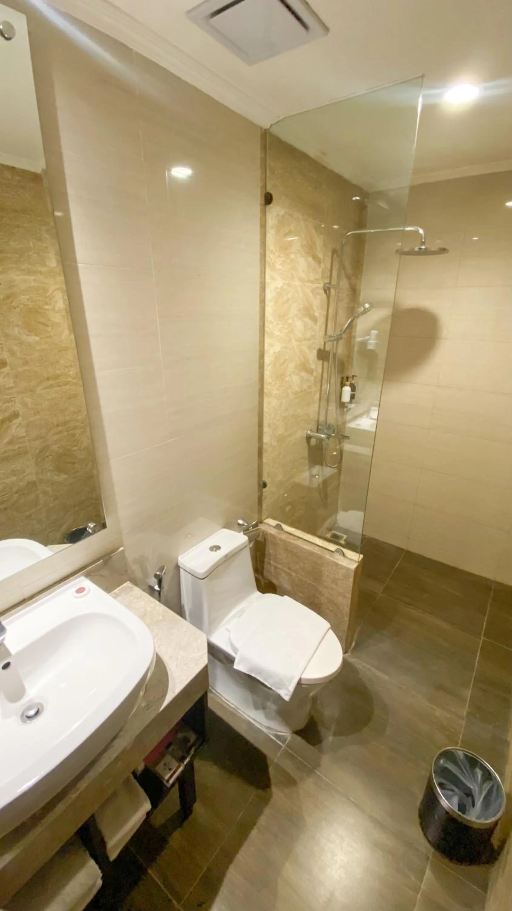 Toilet in Grand Sunshine Resort & Convention