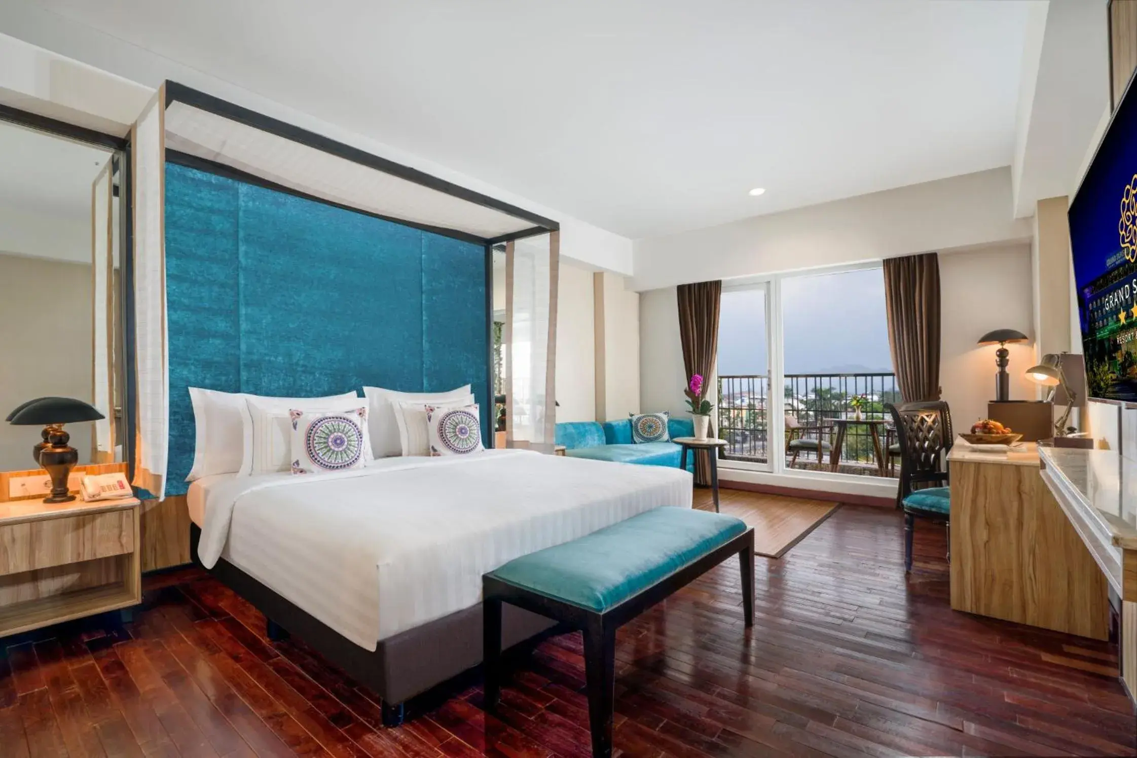 King Room with Balcony in Grand Sunshine Resort & Convention King Room with Balcony in Grand Sunshine Resort & Convention