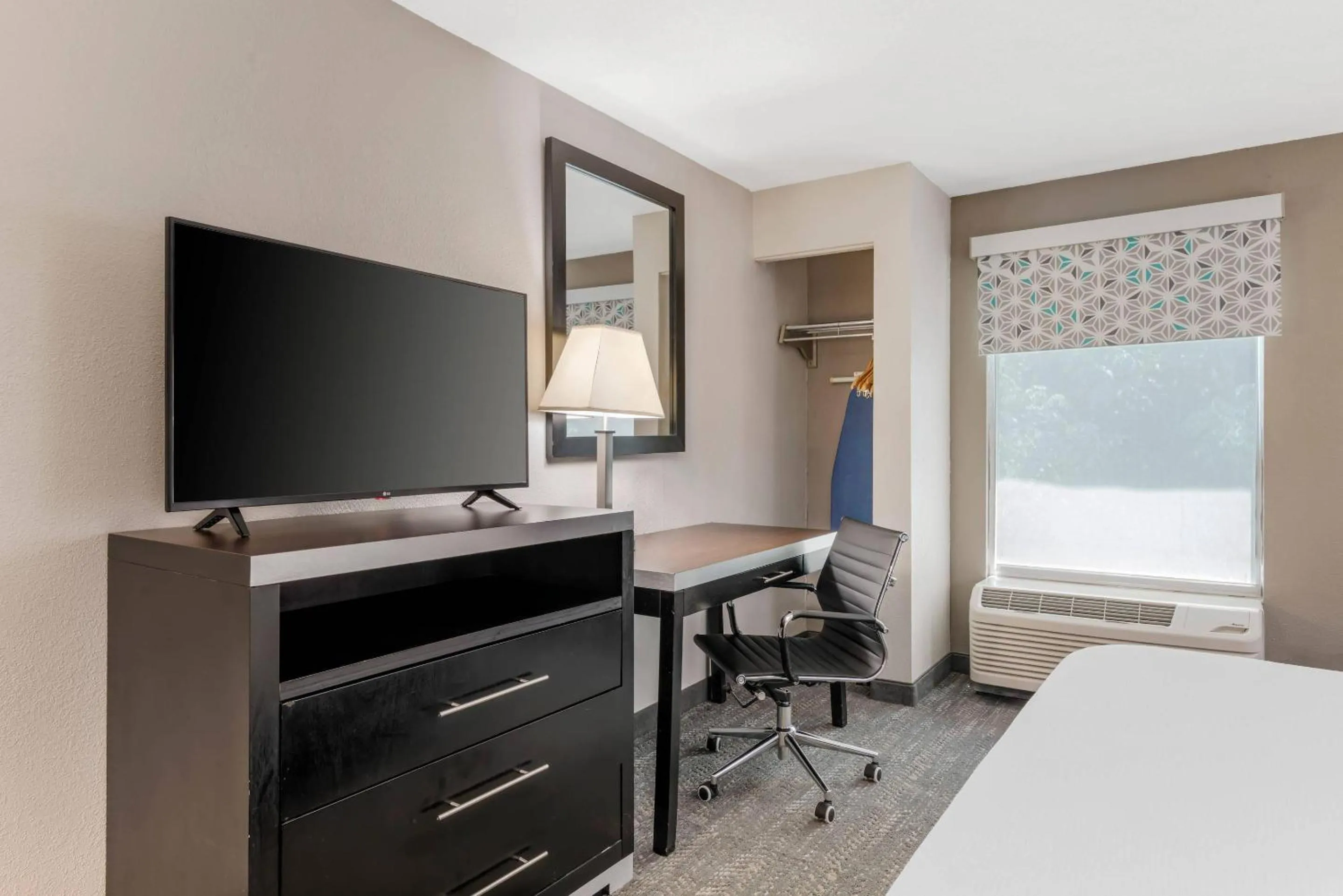 Bedroom, Bed in Quality Inn & Suites Union City - Atlanta South