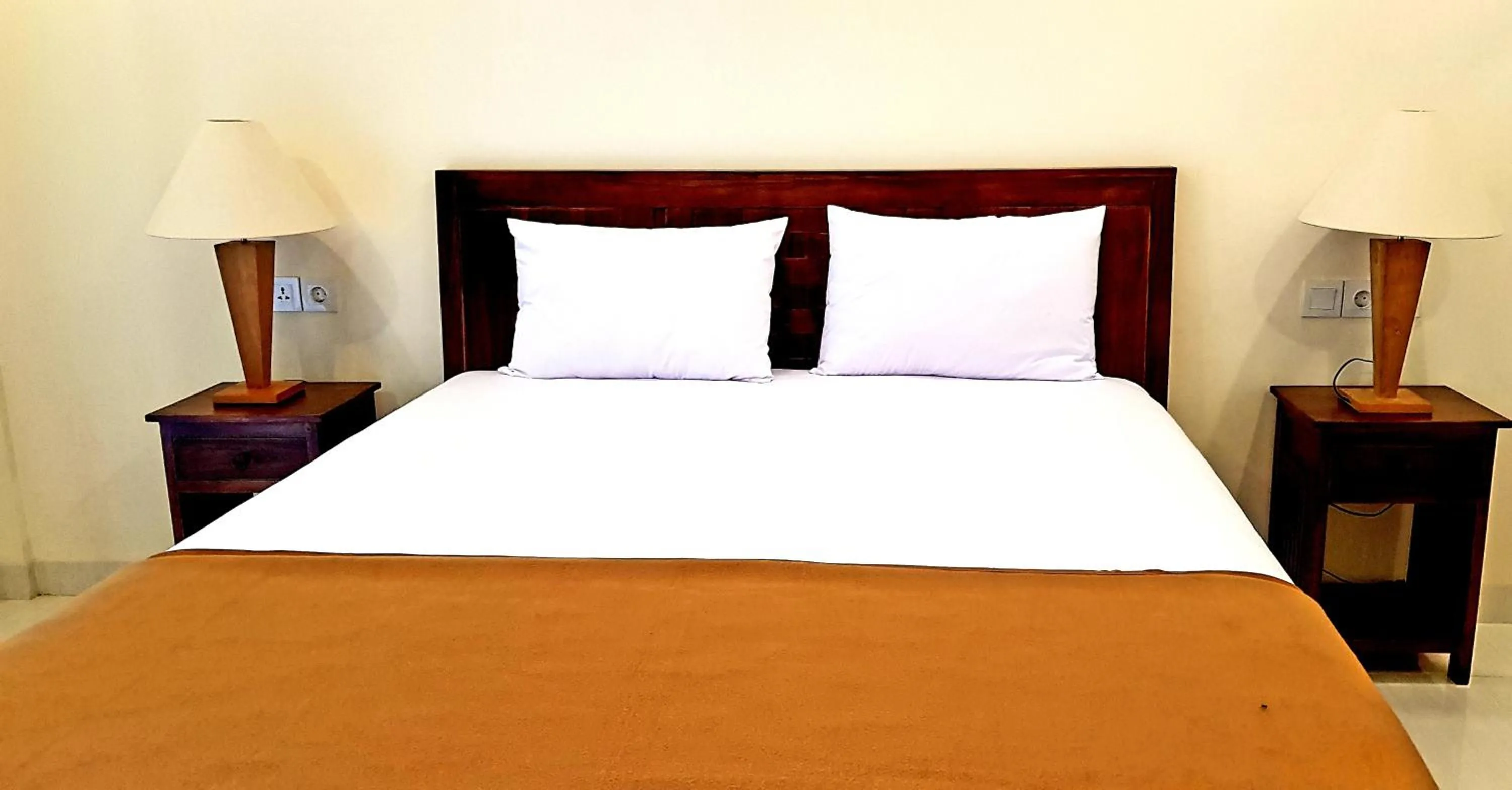 Bedroom, Bed in Eddys Cottages & Villa