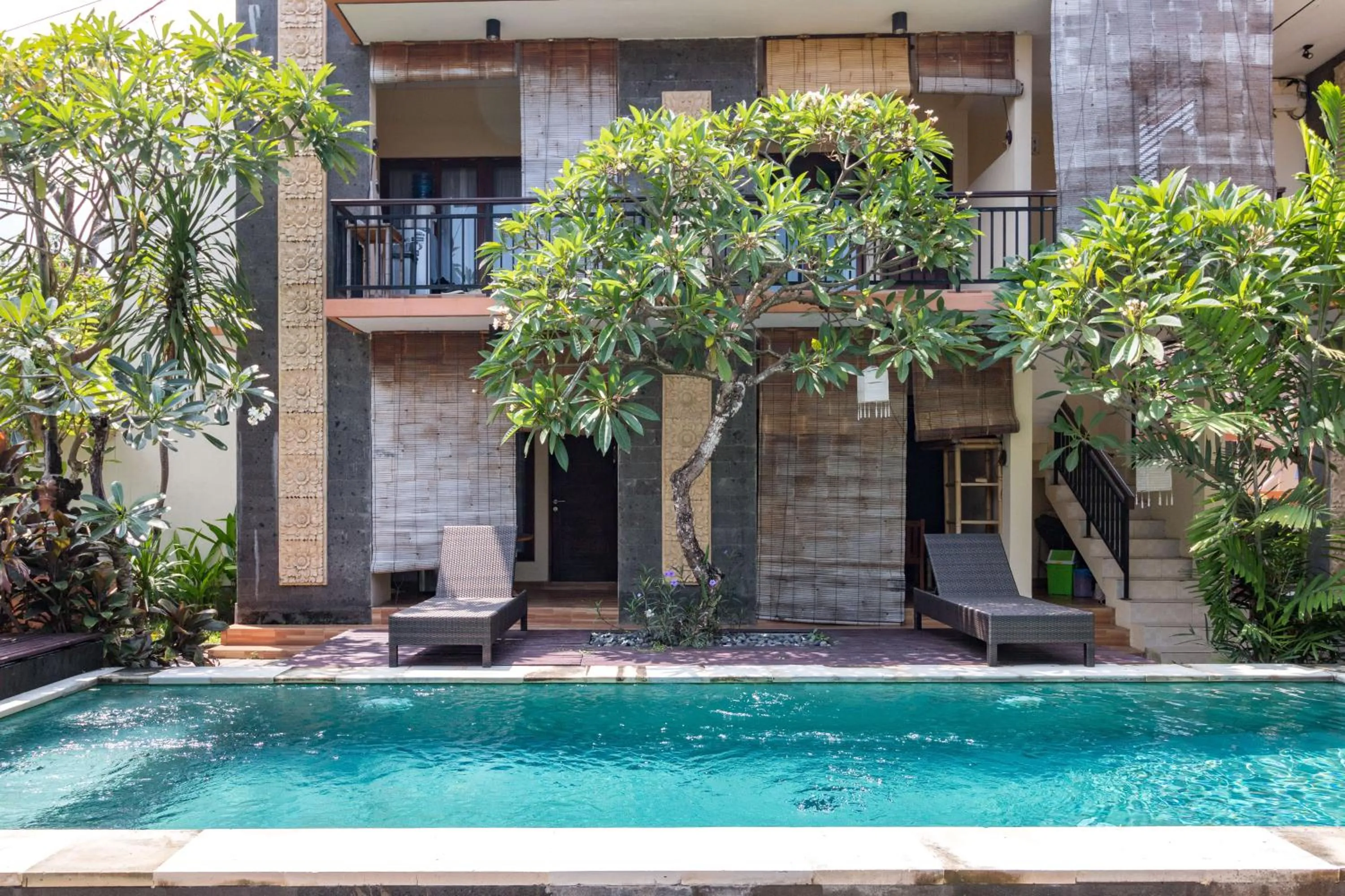 Eddys Cottages & Villa