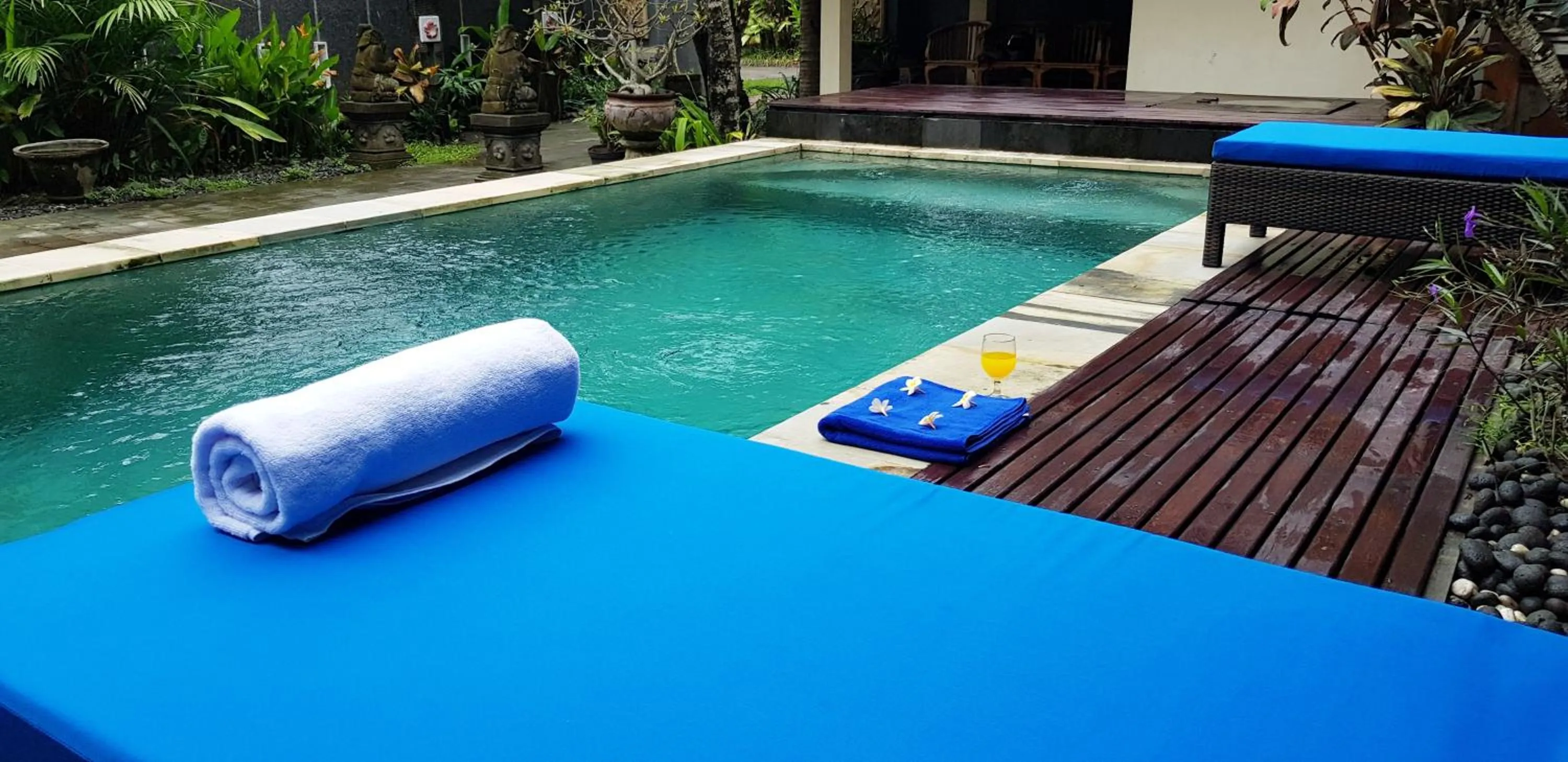 Swimming pool in Eddys Cottages & Villa