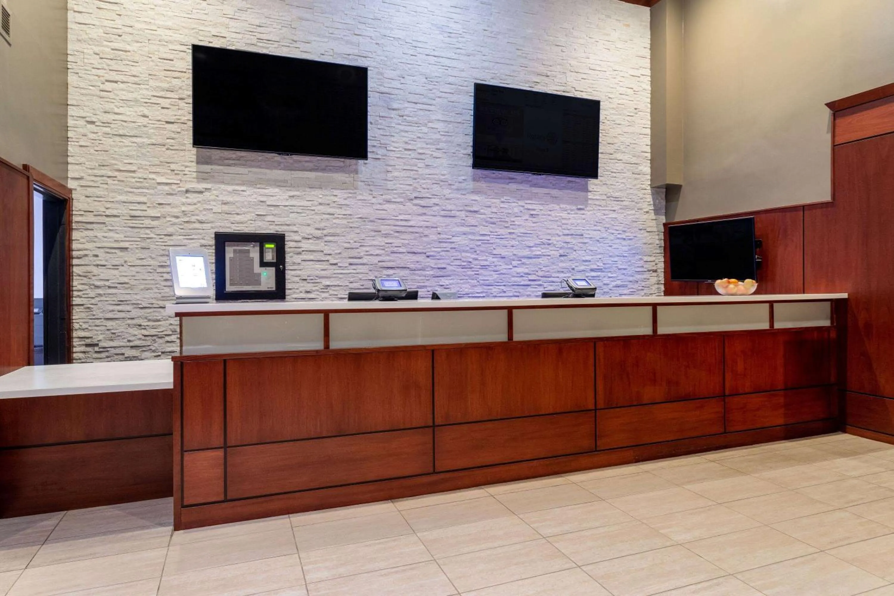 Lobby or reception in Ramada by Wyndham Northern Grand Hotel & Conference Centre