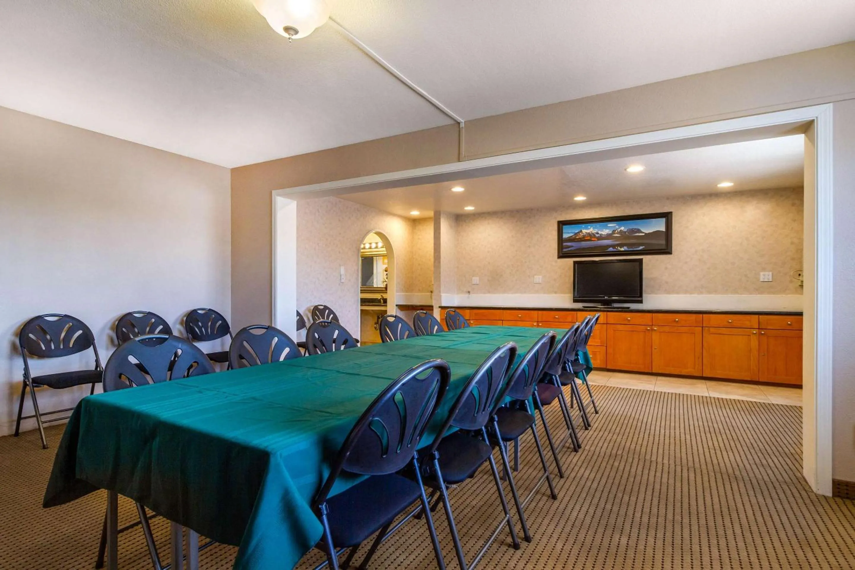 Meeting/conference room in Auburn House Hotel