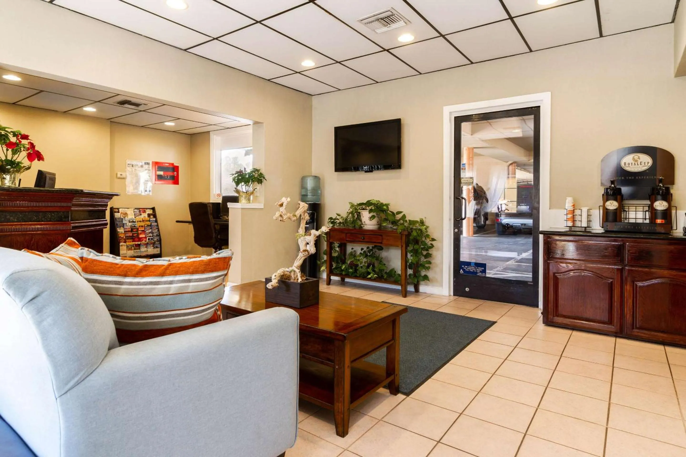 Lobby or reception in Auburn House Hotel