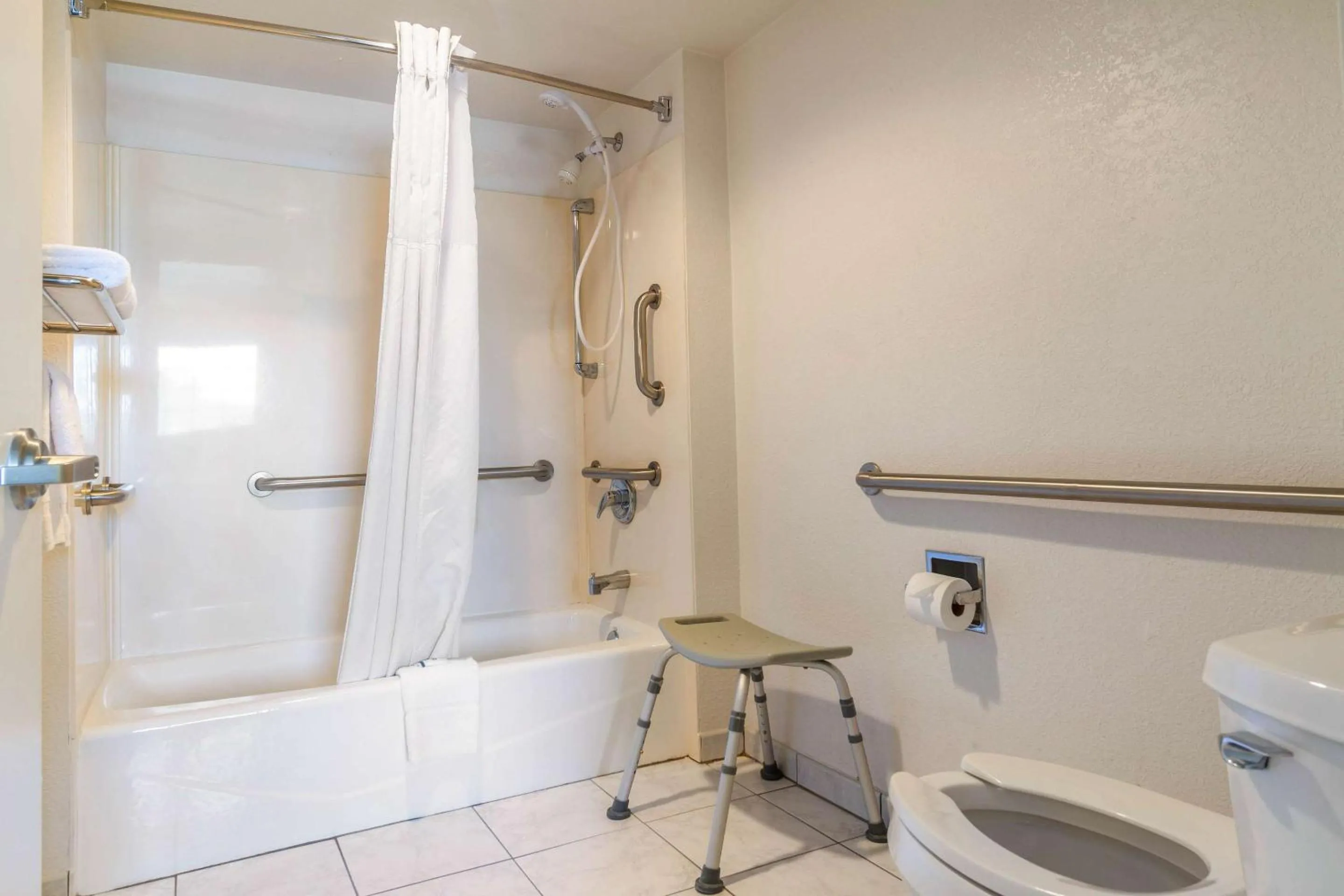 Bedroom in Rodeway Inn