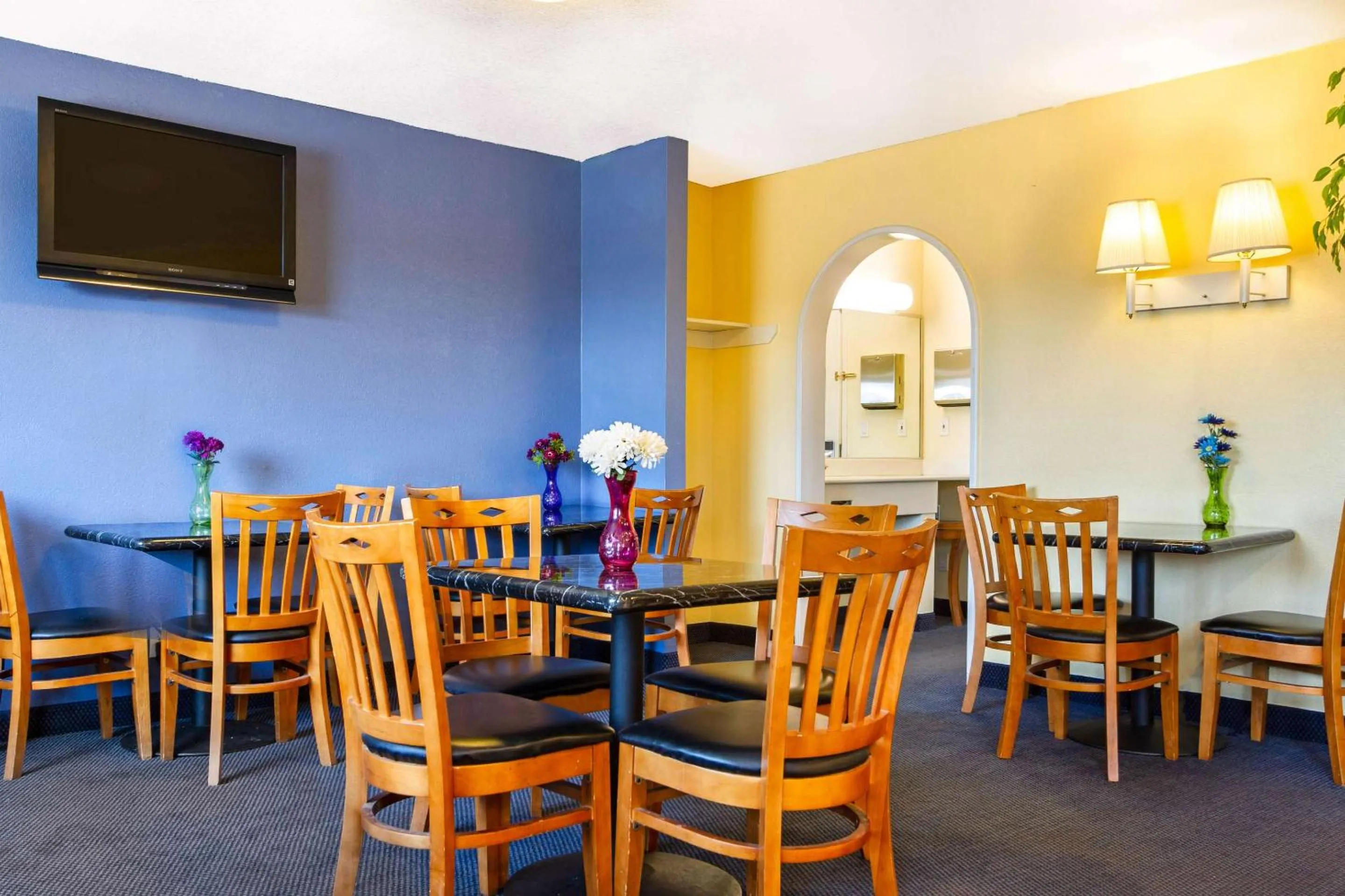 Breakfast in Auburn House Hotel