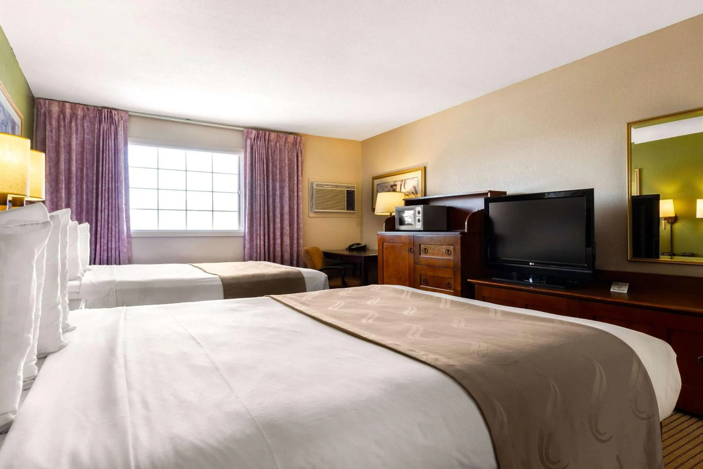 Bedroom, Bed in Auburn House Hotel