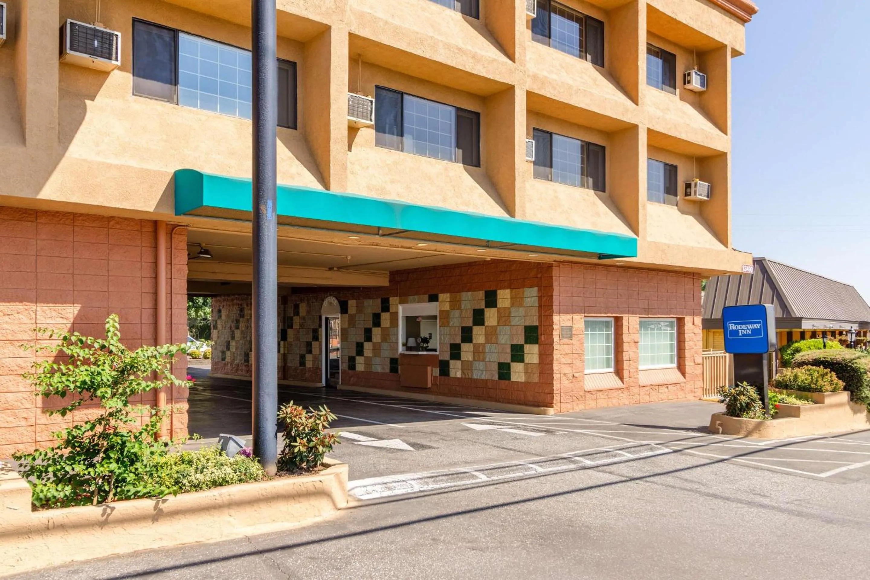 Property building in Auburn House Hotel