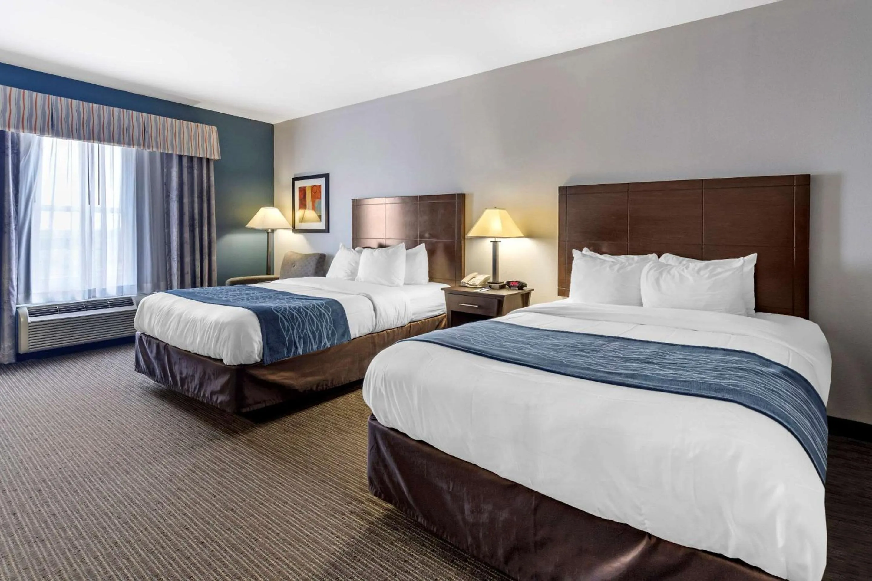 Photo of the whole room, Bed in Comfort Inn & Suites Oklahoma City West - I-40