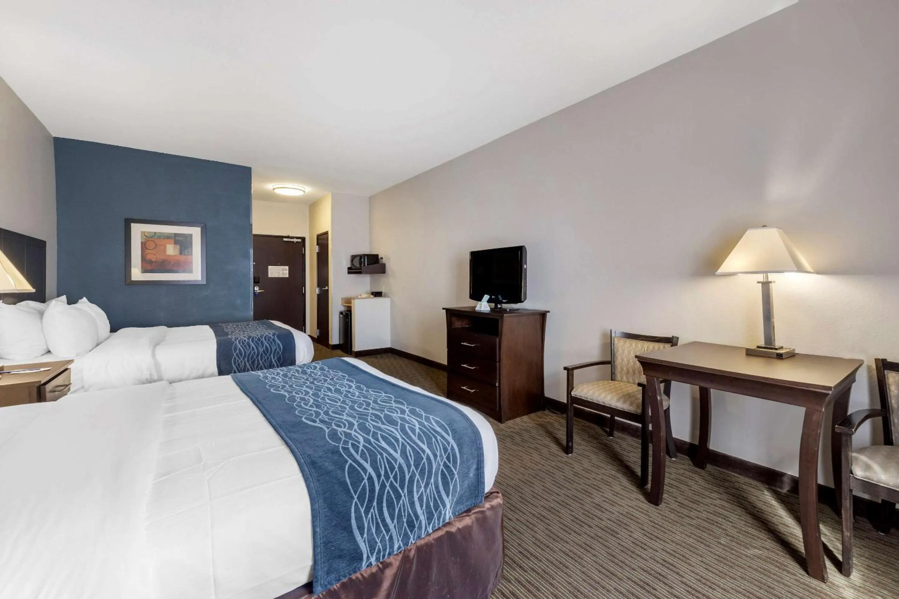 Photo of the whole room, Bed in Comfort Inn & Suites Oklahoma City West - I-40
