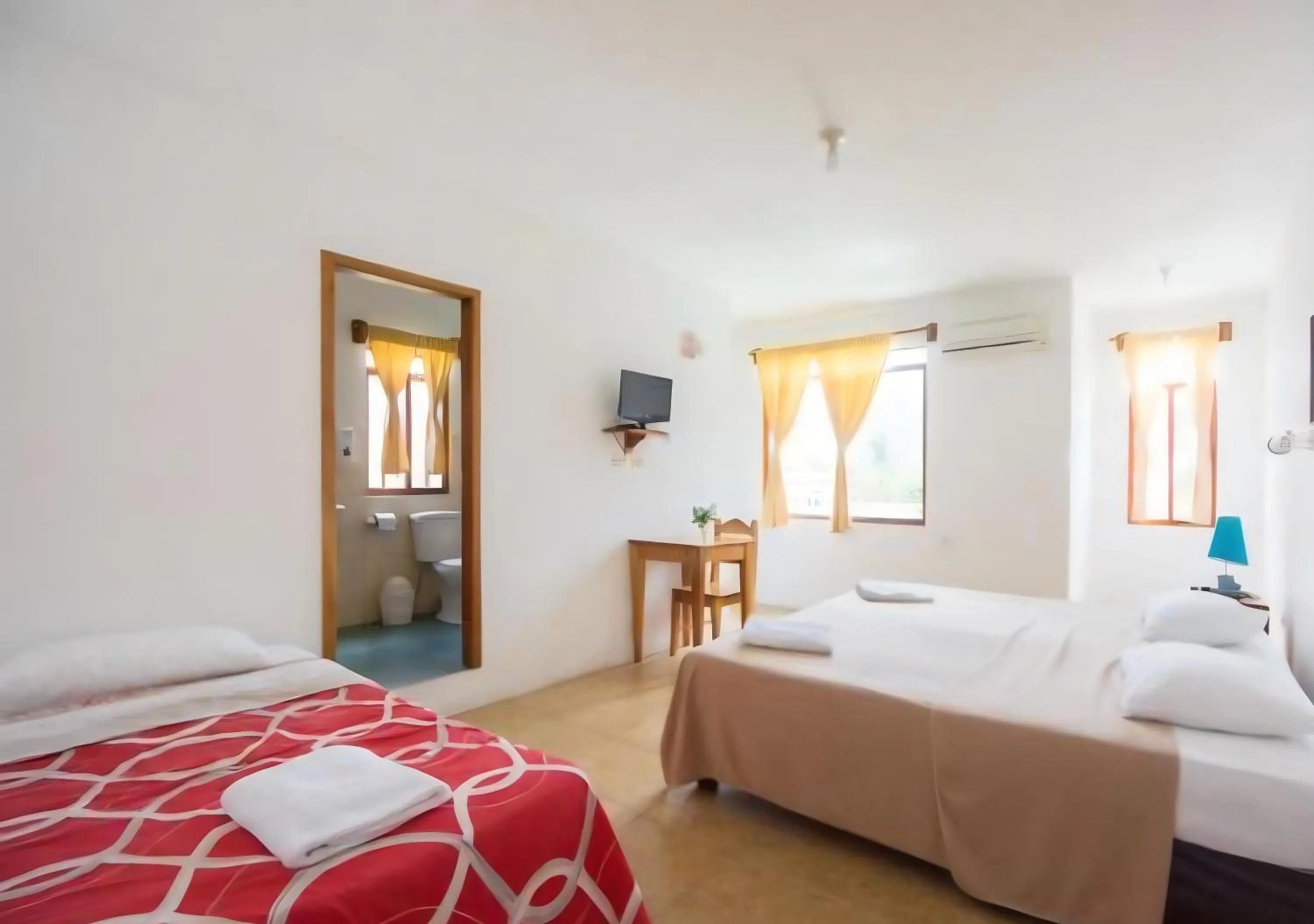 Shower, Bed in Galapagos Verde Azul