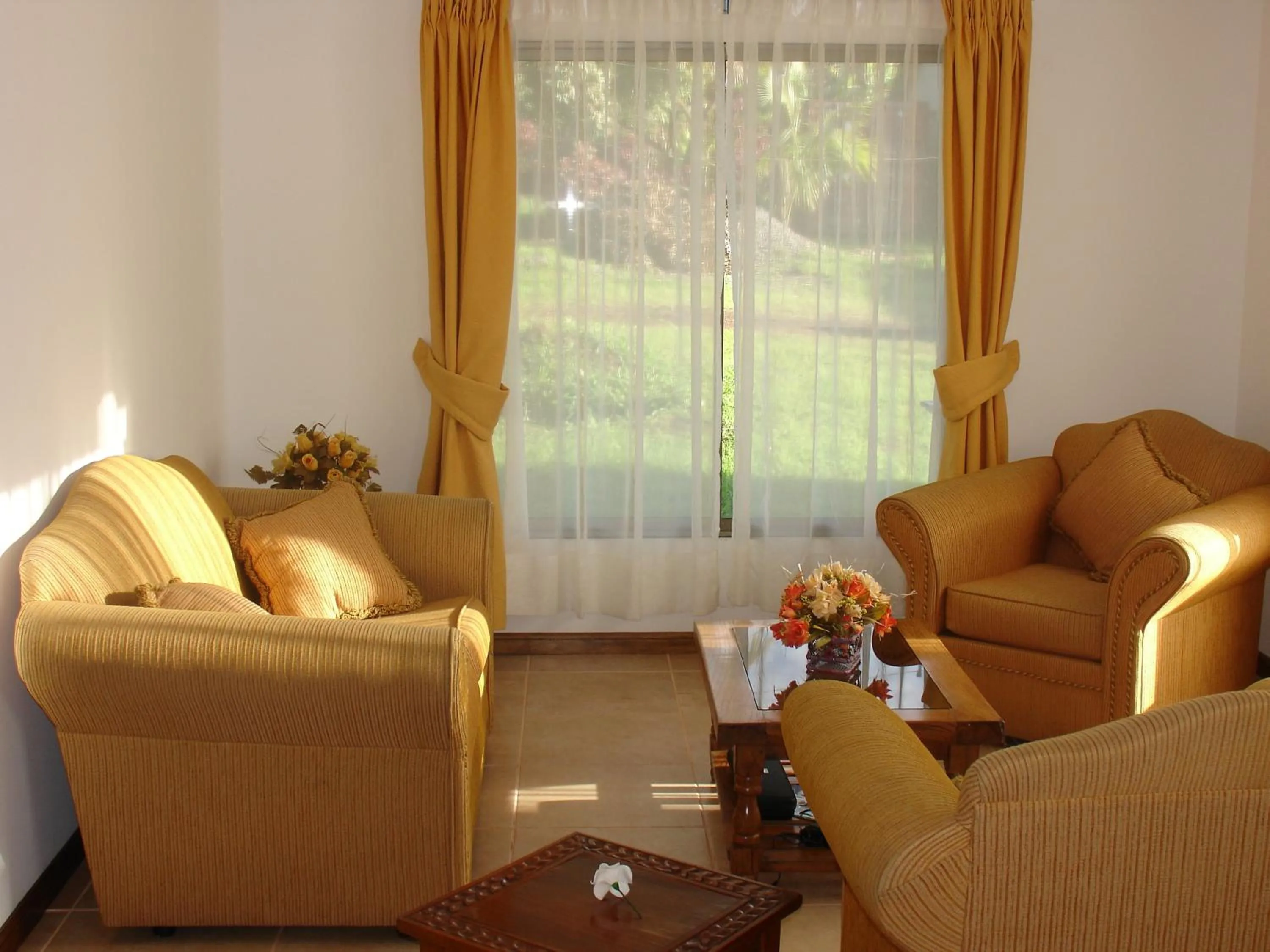 Seating area in Turismo Vinapu