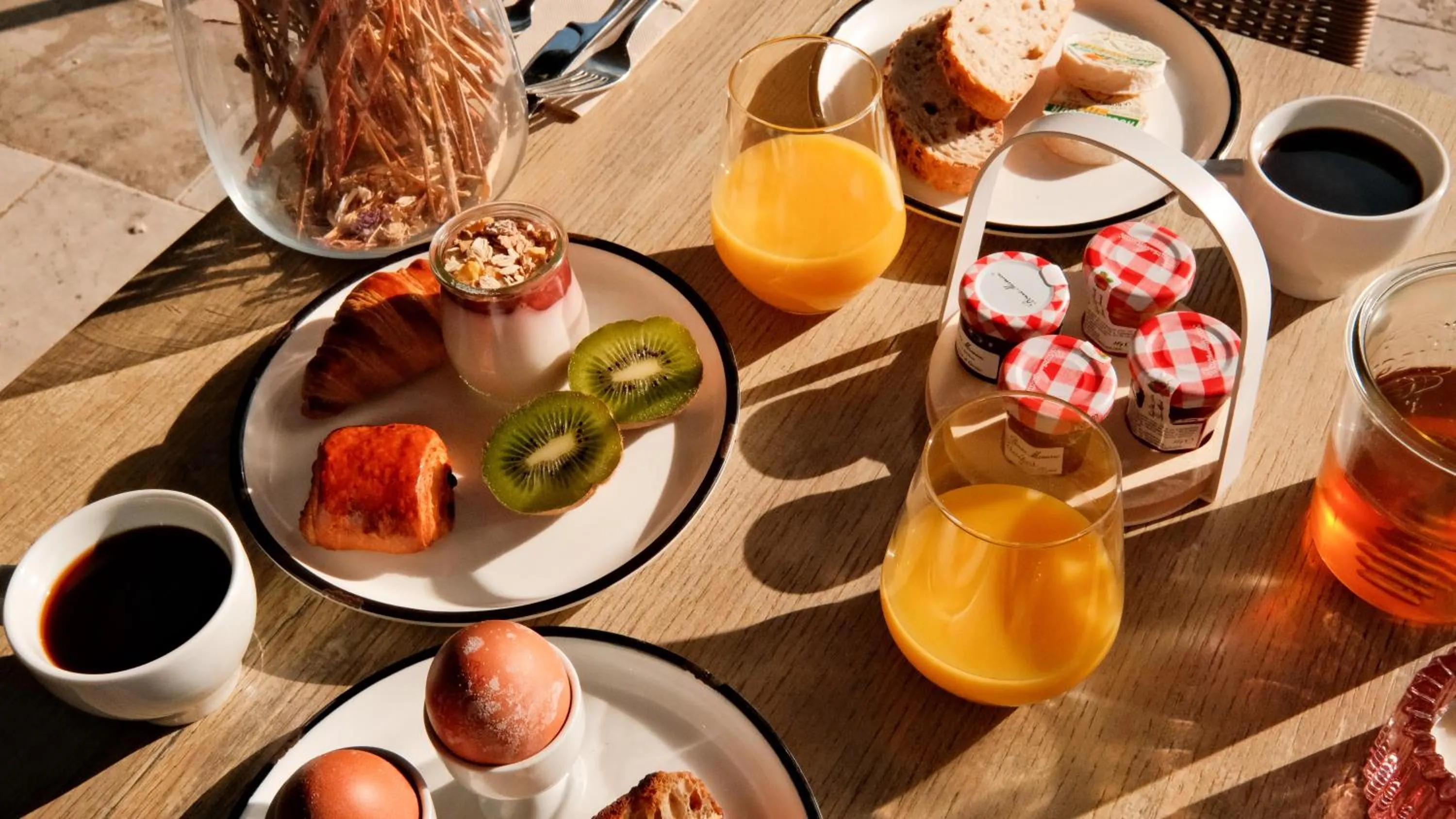 Breakfast in Le Bois d'Imbert - Memory Collection