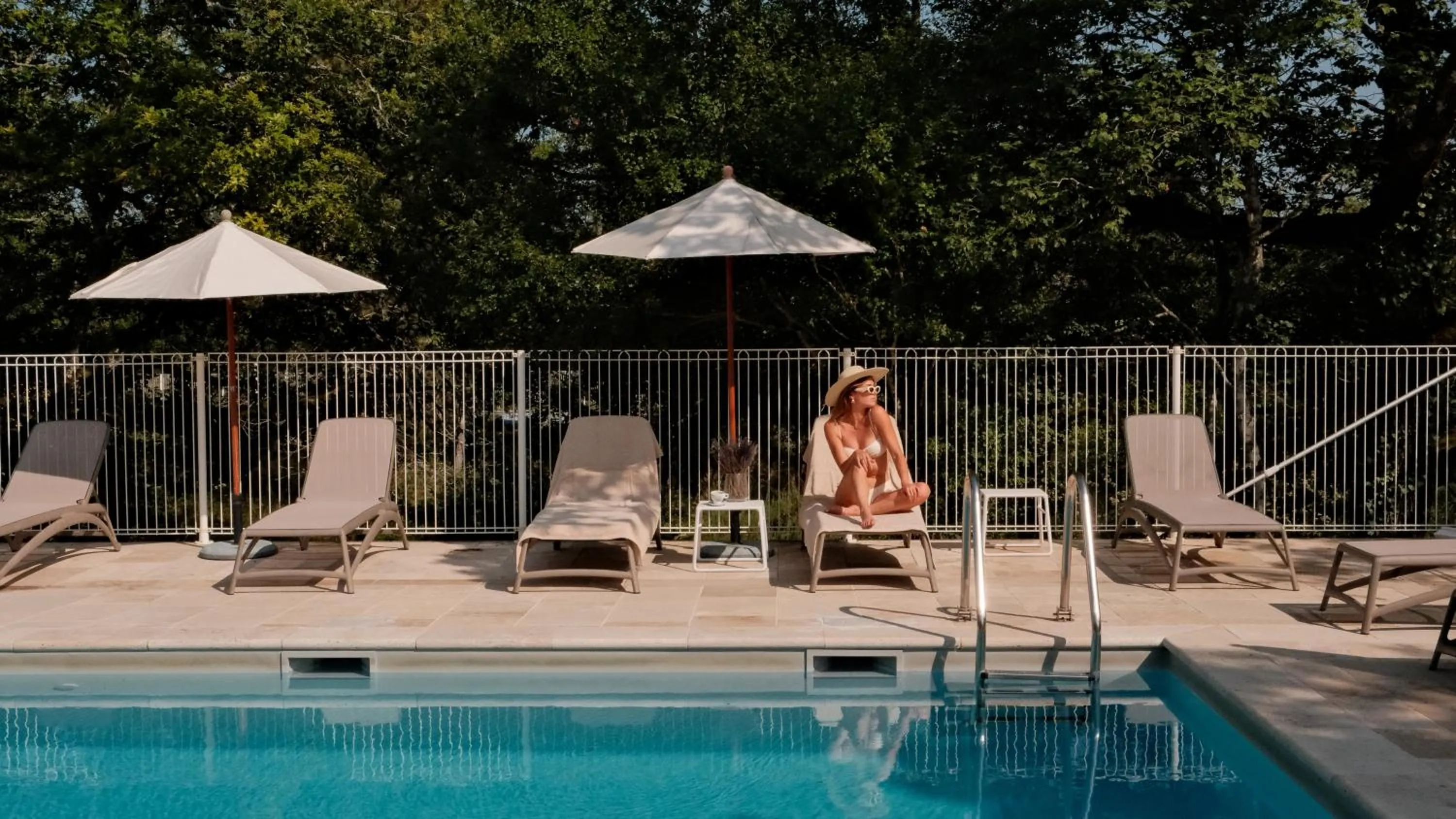 Swimming pool in Le Bois d'Imbert - Memory Collection